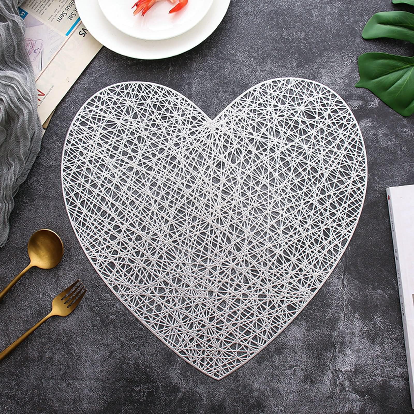 Sous assiette Noël cœur argent 4 pièces, l'idée cadeau idéale pour l'art de la table