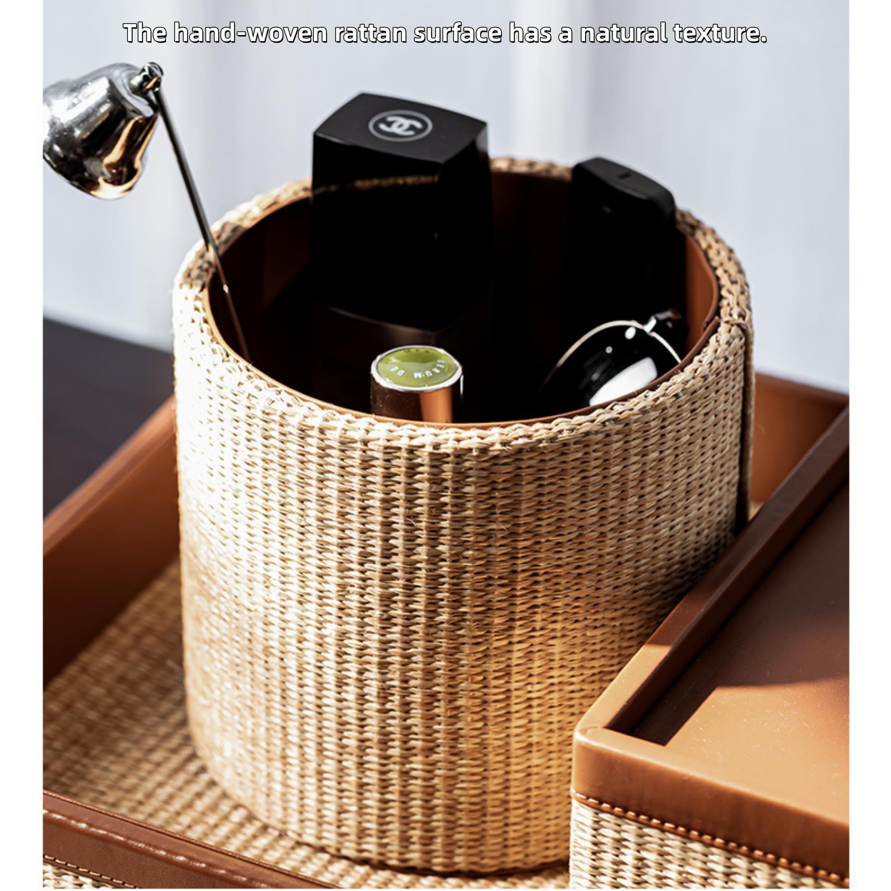 Set di organizer da scrivania e copri scatola per fazzoletti in rattan intrecciato a mano di alta qualità.