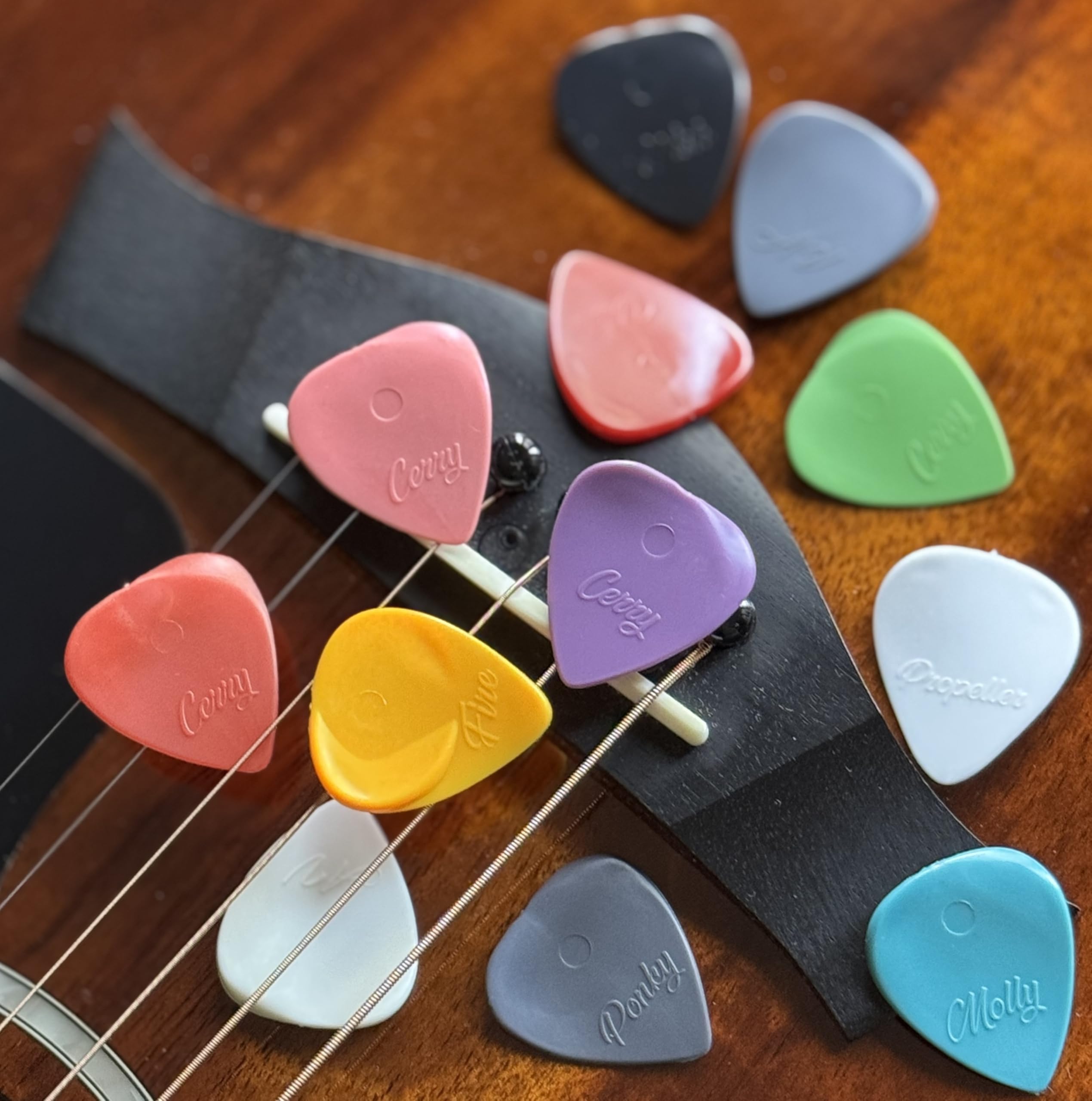 Acoustic Pack 12 púas ergonómicas para guitarra acústica de diferentes materiales