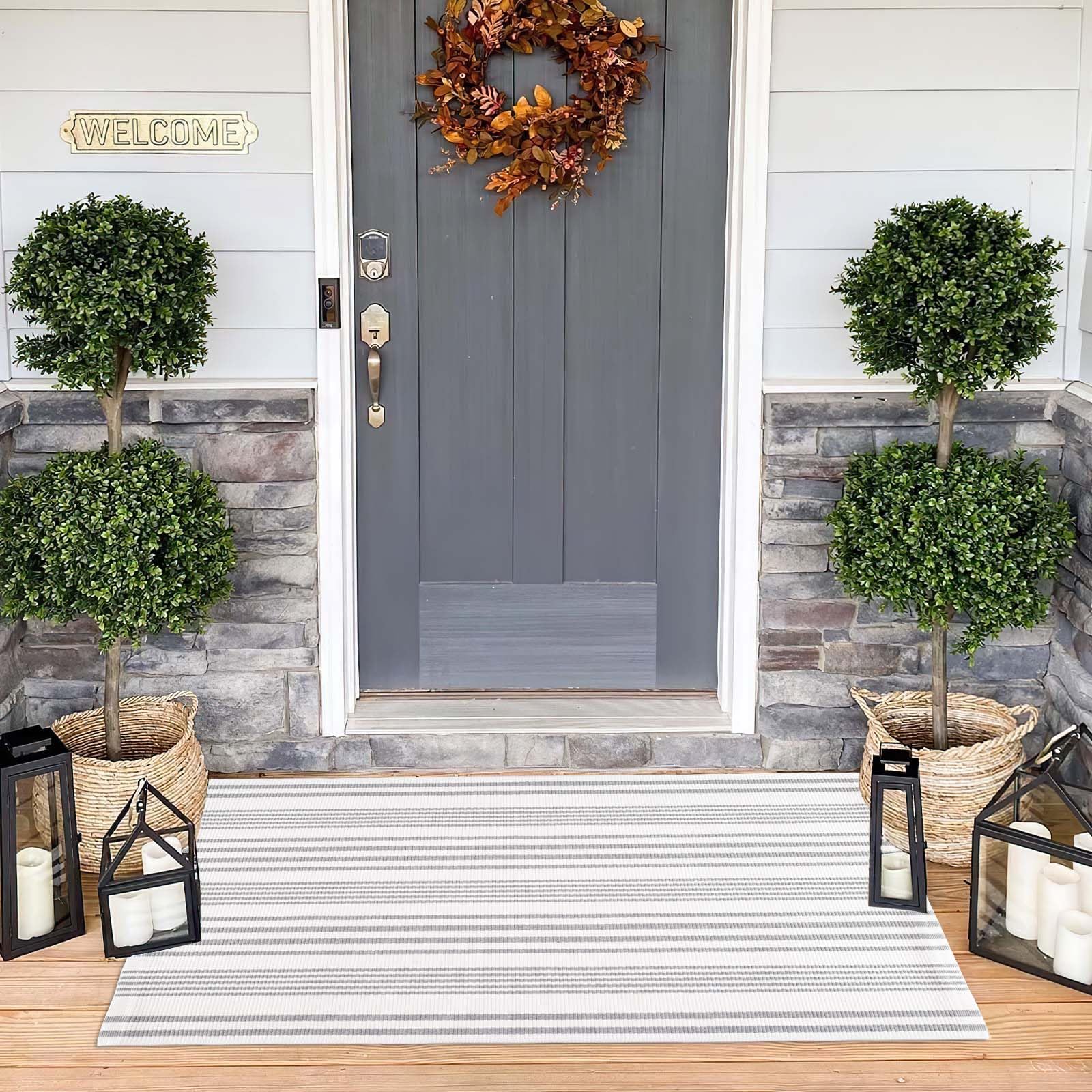 Alfombra de Exterior a Rayas Grises y Blancas de 61 x 130 cm (24" x 51"),