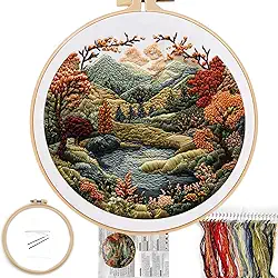 FONNUY Kit de bordado para iniciantes, kits de padrões pré-estampados com paisagem da natureza boho para adultos com aro, costura de linha colorida fácil de seguir, argola de 20 cm (colinas de flores)