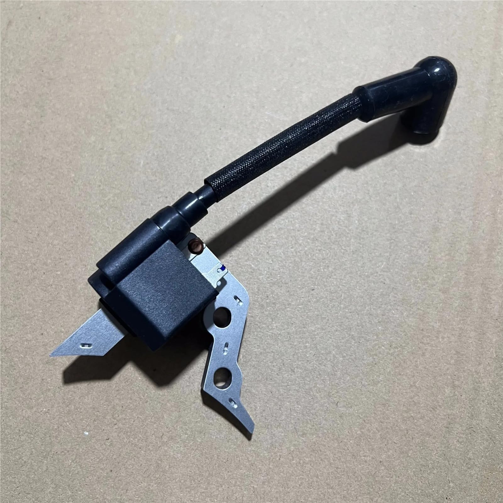 Bobine d'allumage for tondeuse à gazon thermique for Einhell GC-PM 40/1S. Moteur OHV 79,8 cm³ 1,20 kW - 4 temps. # TJ115E-R-1 (YP 200912 A)