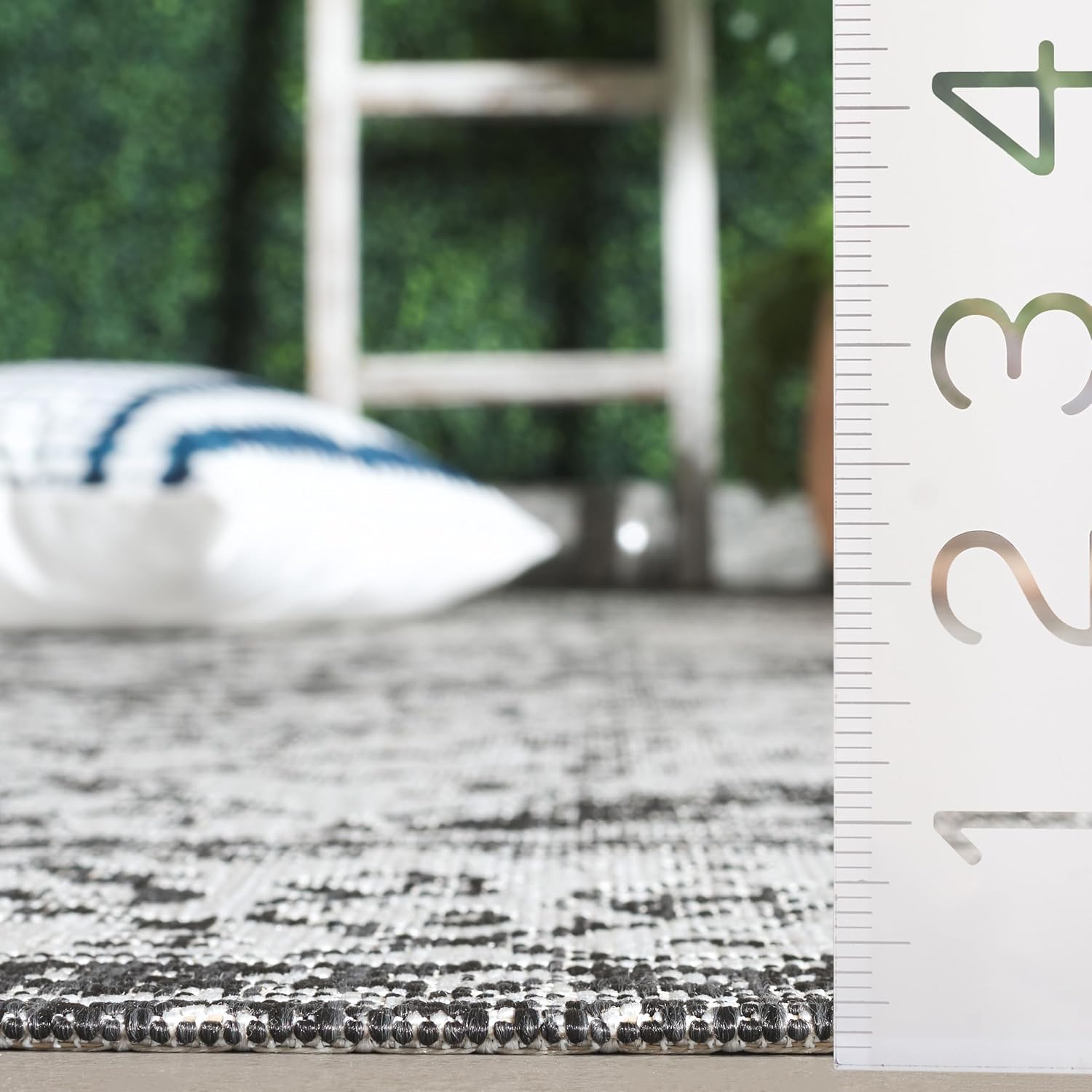 SAFAVIEH Washable Rug Outdoor Beach House Collection - 6'7" Square, Light Grey & Charcoal, Non-Shedding & Easy to Clean, Ideal for Patio, Backyard, Mudroom (BHS139A)