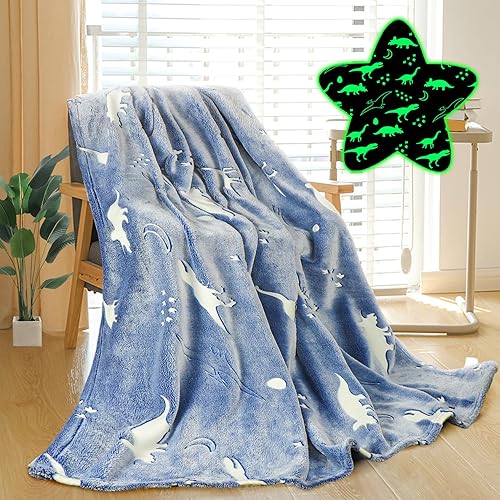 Manta de dinosaurio que brilla en la oscuridad para niños, manta de franela de dinosaurio azul brillante para cama, sofá y sillón, 60 x 80 pulgadas,