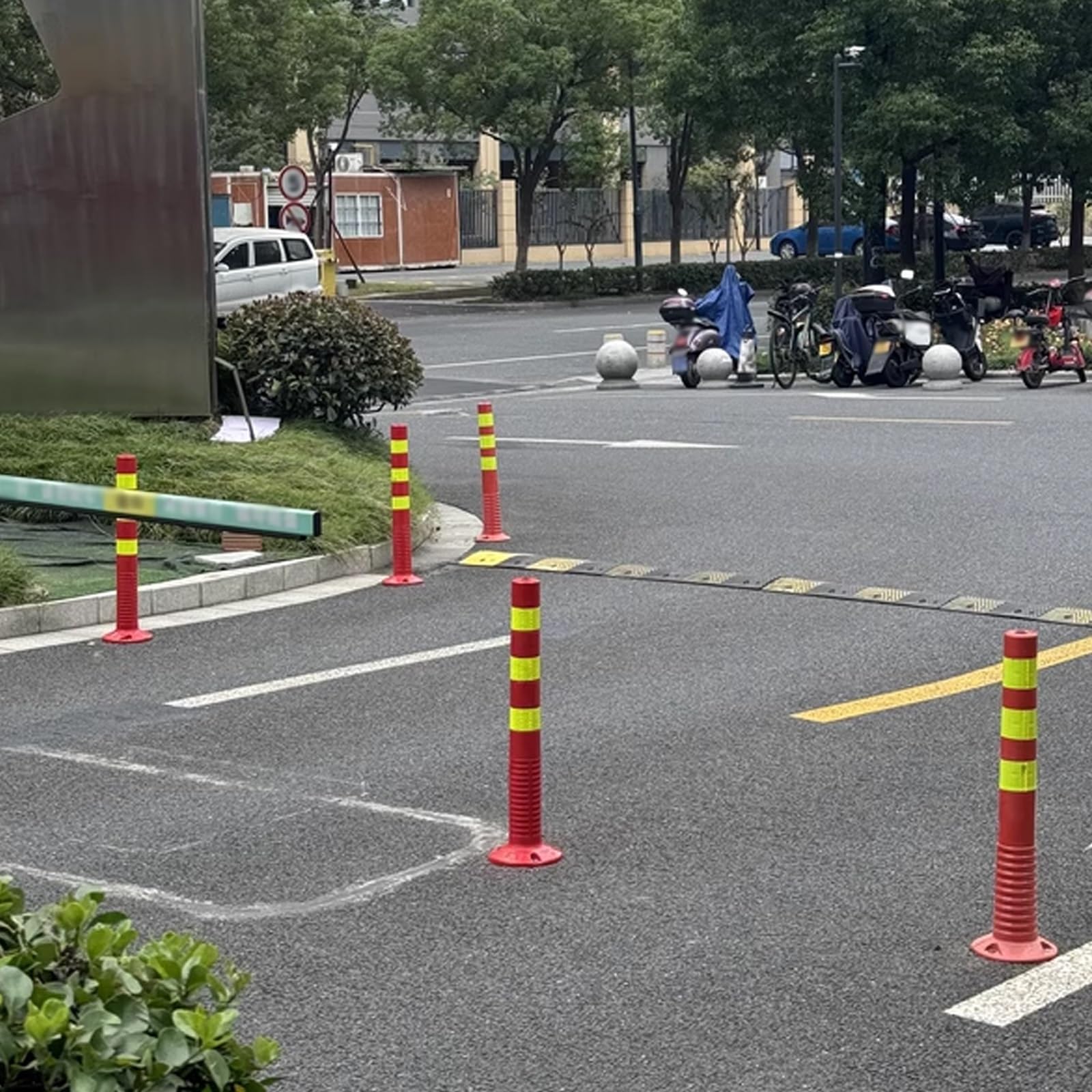 Słupek bezpieczeństwa Bariera Tarcza Ruchu, Przecinający Słupek ostrzegawczy Ulica, Plastikowy słupek drogowy, Bariera podjazdowa, do obszarów o dużym natężeniu ruchu (Red b (1 szt.))