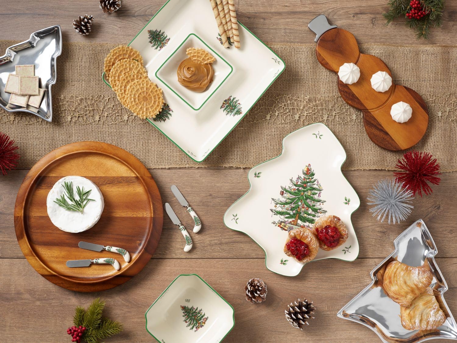 Spode Christmas Tree Square Bowl | Small 6.75 Inch Candy Dish for Home and Office Décor | Perfect for Serving Dried Fruit, Nuts, Appetizers, and More | Decorative Bowl Made from Fine Porcelain