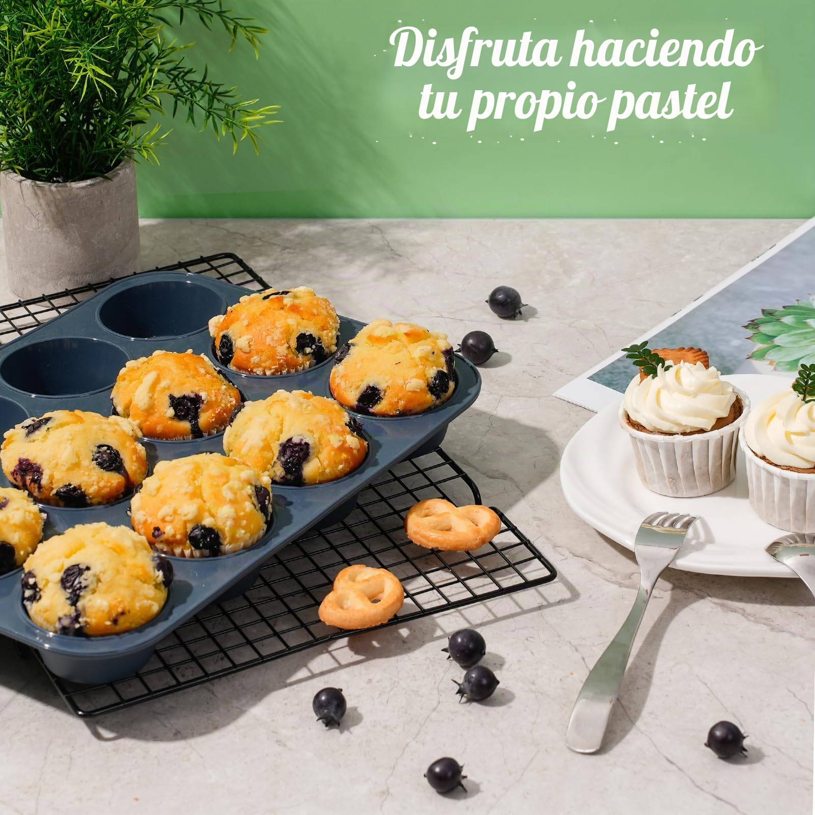 SUPER KITCHEN Grande Molde de Silicona para 12 Magdalenas, Bandejas para Hornear Muffin con Recubrimiento Antiadherente para Muffins, Cupcake, Brownie, Pudín 33 x 25x 3 cm (Gris)