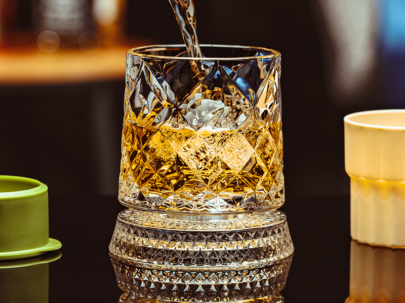 Amazon.com | NORIMODA Spinning Whiskey Glasses Set of 4 With