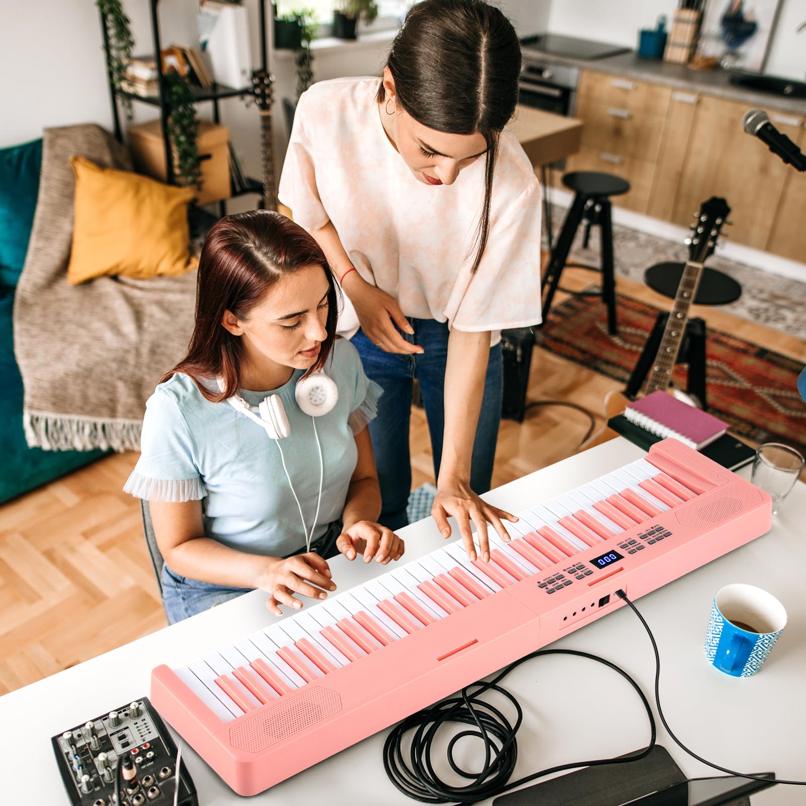 KOMFOTTEU Piano digital plegable con 61 teclas, piano con auriculares, pedal, atril y piano digital con 128 sonidos y ritmos, teclado de piano con funda (rosa)