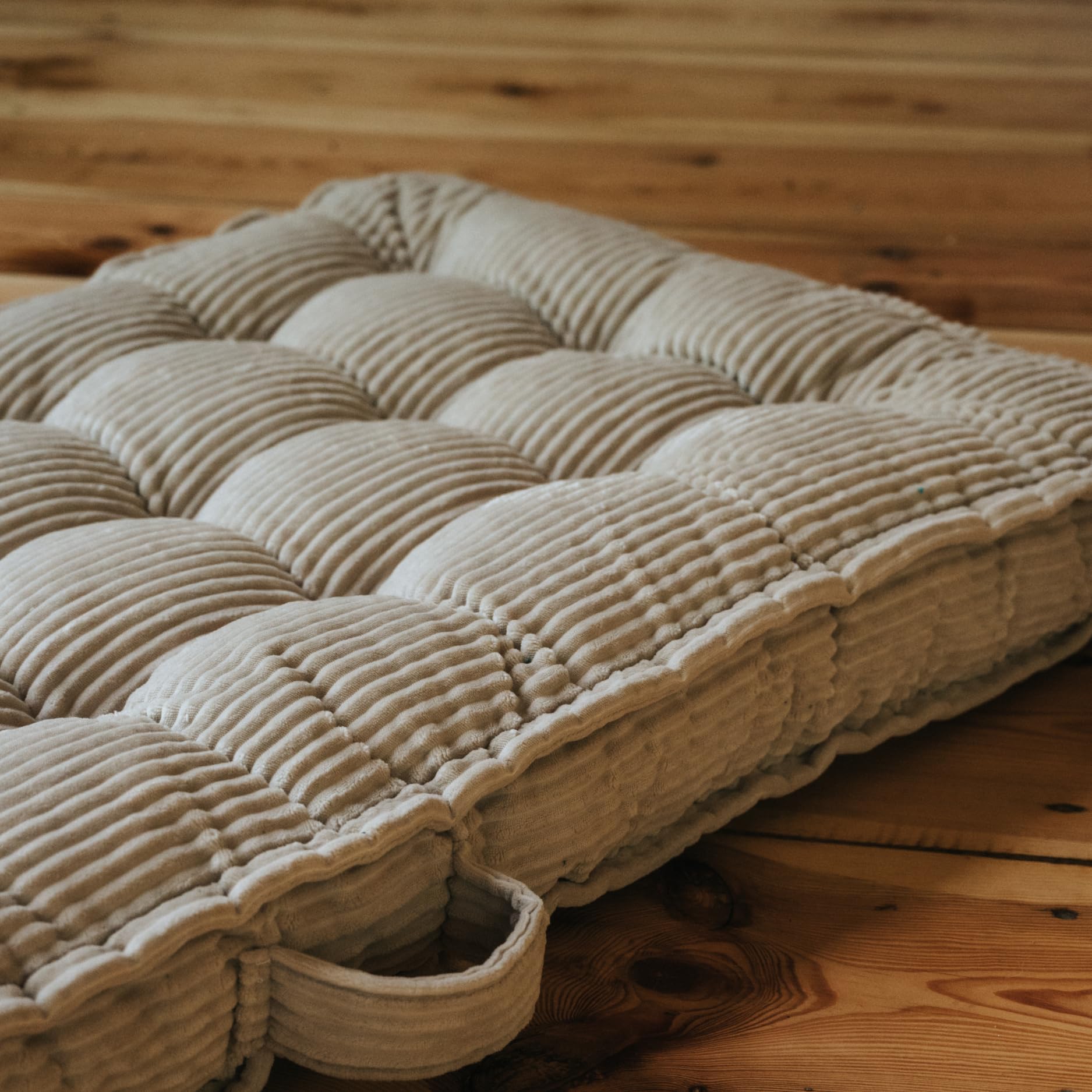 Gutekissen Französisch Gesteppte Kindermatratze 130x60x10 cm – Weiche Spiel- und Liegematte für Kinderzimmer, faltbar, gepolstert, stilvolles Design (Braun)