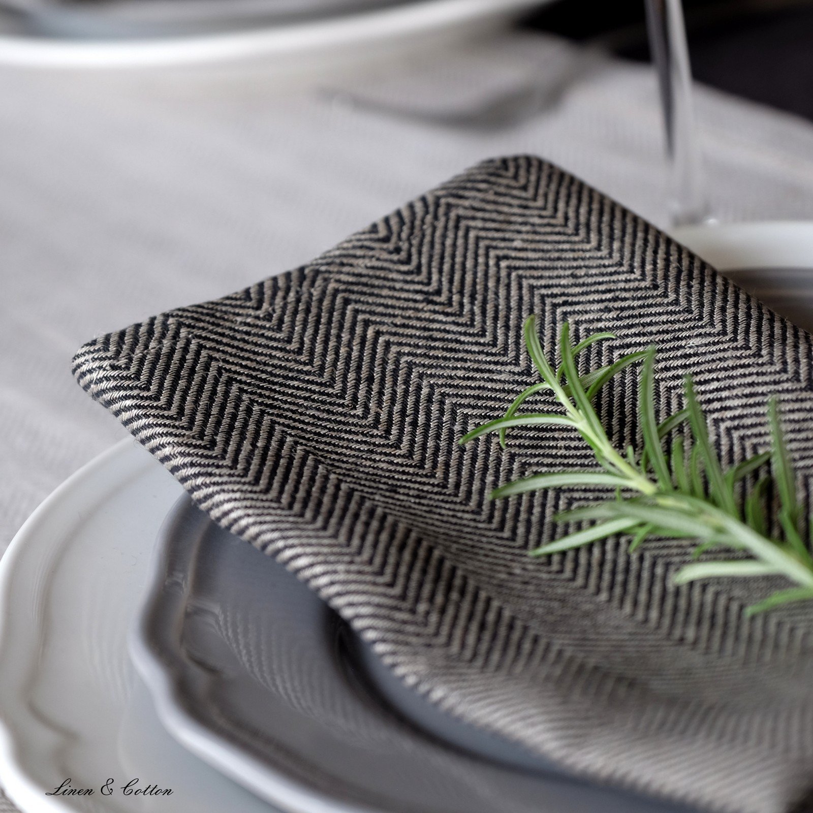 Linen & Cotton Lusso Set di 4 Tovaglioli da Tavola Oska in Tessuto - 100% Lino, Nero Beige (47 x 47 cm) Tovaglioli di Stoffa Decorazione della Tovaglia Tavolo da Pranzo per Feste Compleanno Banchetto