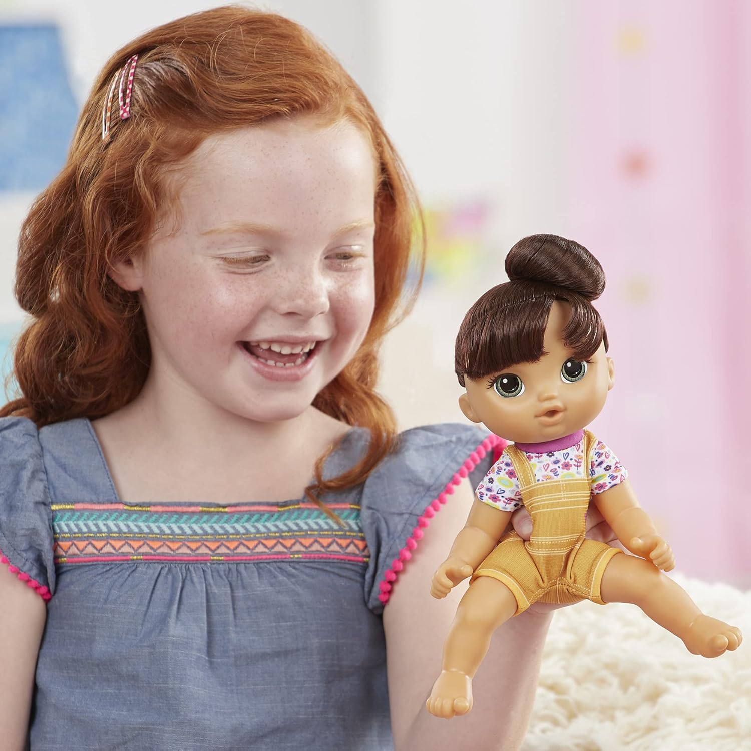 Baby Alive Littles, Carry ‘n Go Squad, Little Nadia Brown Hair Doll, Doll Carrier, Accessories, Toy for Kids Ages 3 Years and Up