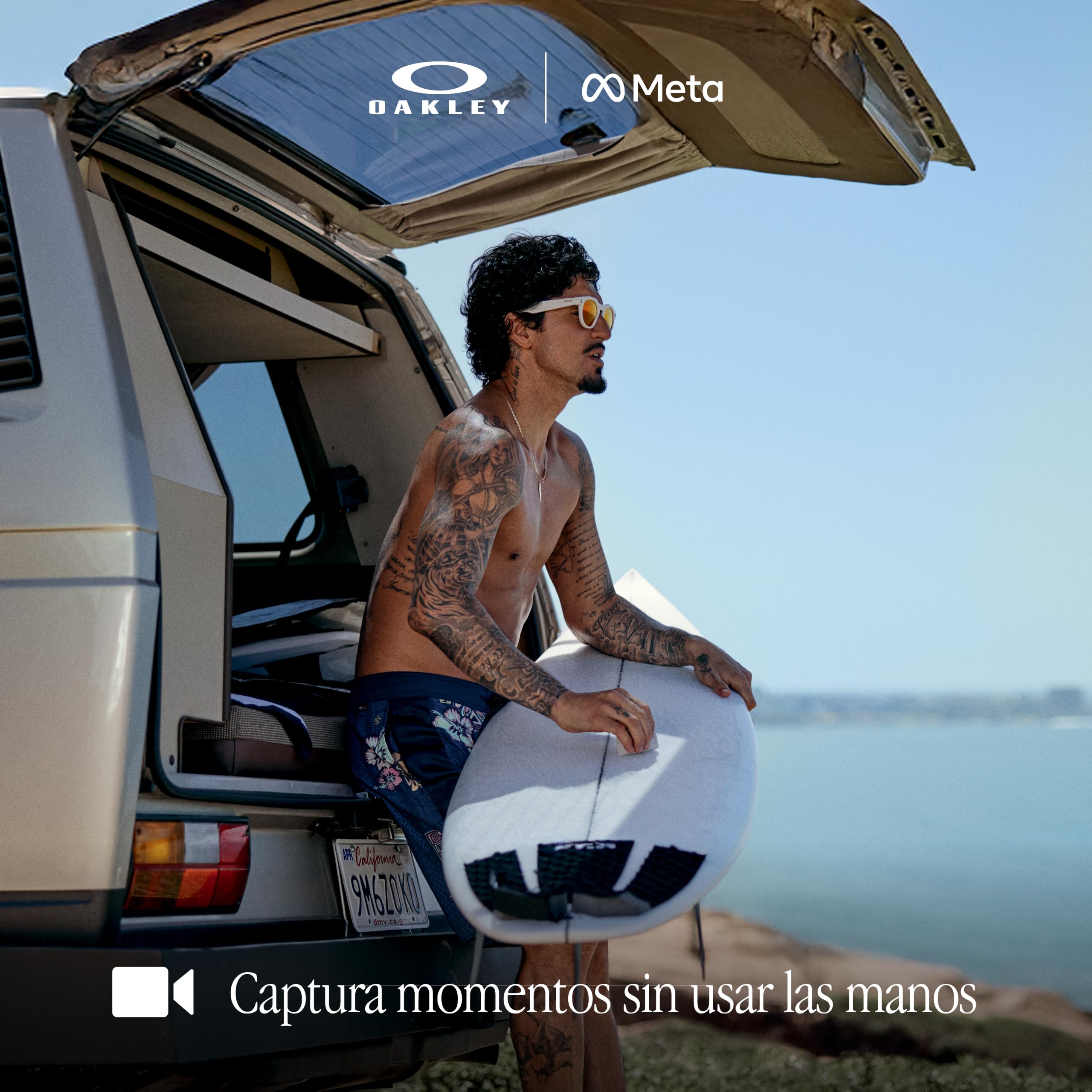 Oakley Meta HSTN Gafas IA para Hombre, Mujer — Gafas Deportivas y de Estilo de Vida — Cámara 12 MP, Video 60fps, Open-Ear Audio, Meta AI — Montura Transparente, Lente Transitions® Grey