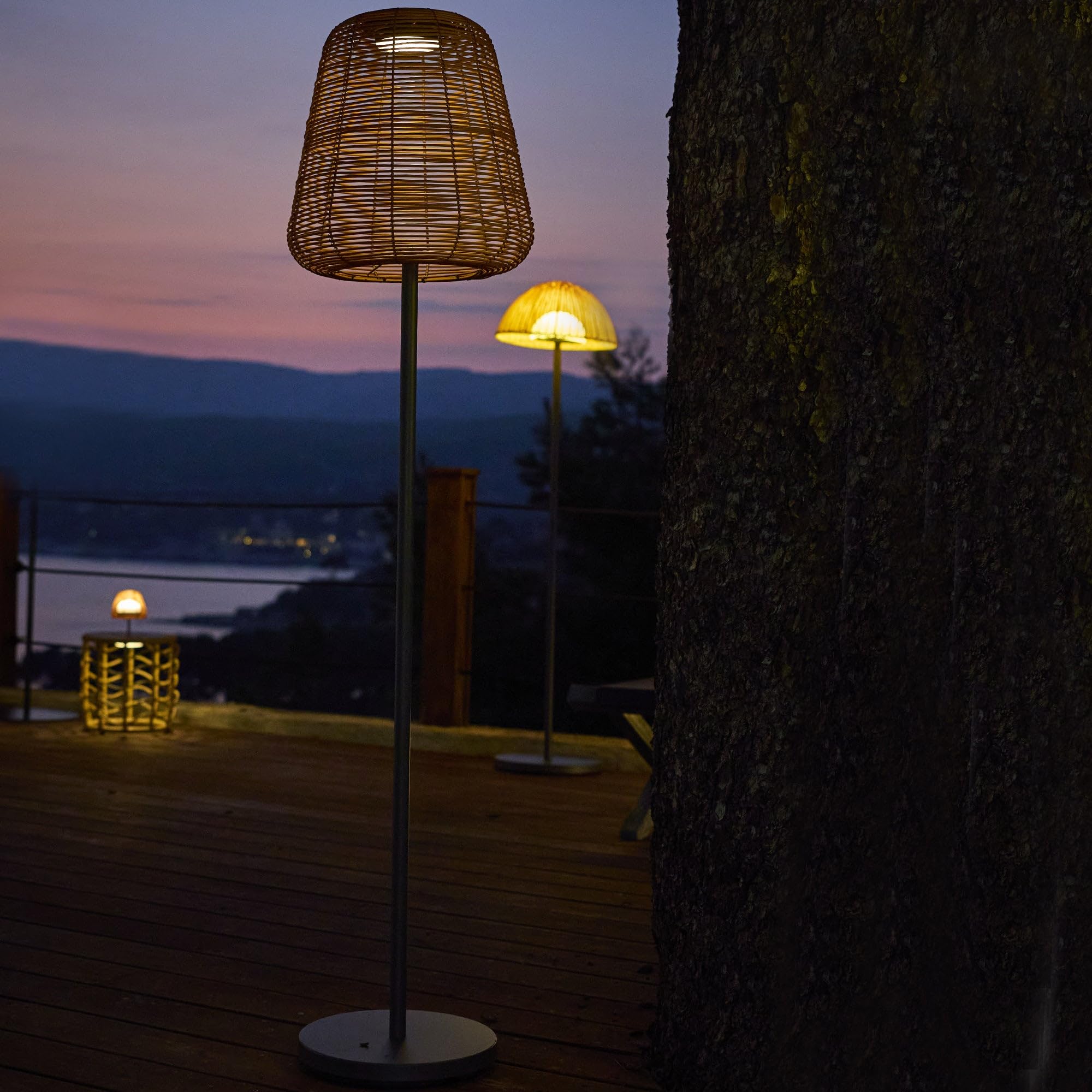 Lumisky - Lámpara de pie solar exterior de poliratán con módulo LED blanco cálido mando TALL BOHEME SOLAR H160cm
