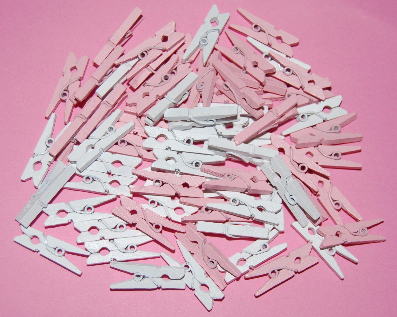 celloexpress Pink & White 25mm Mini Wooden Craft Pegs - Scrapbooking, Display Photos & Keepsakes (Pack of 250)