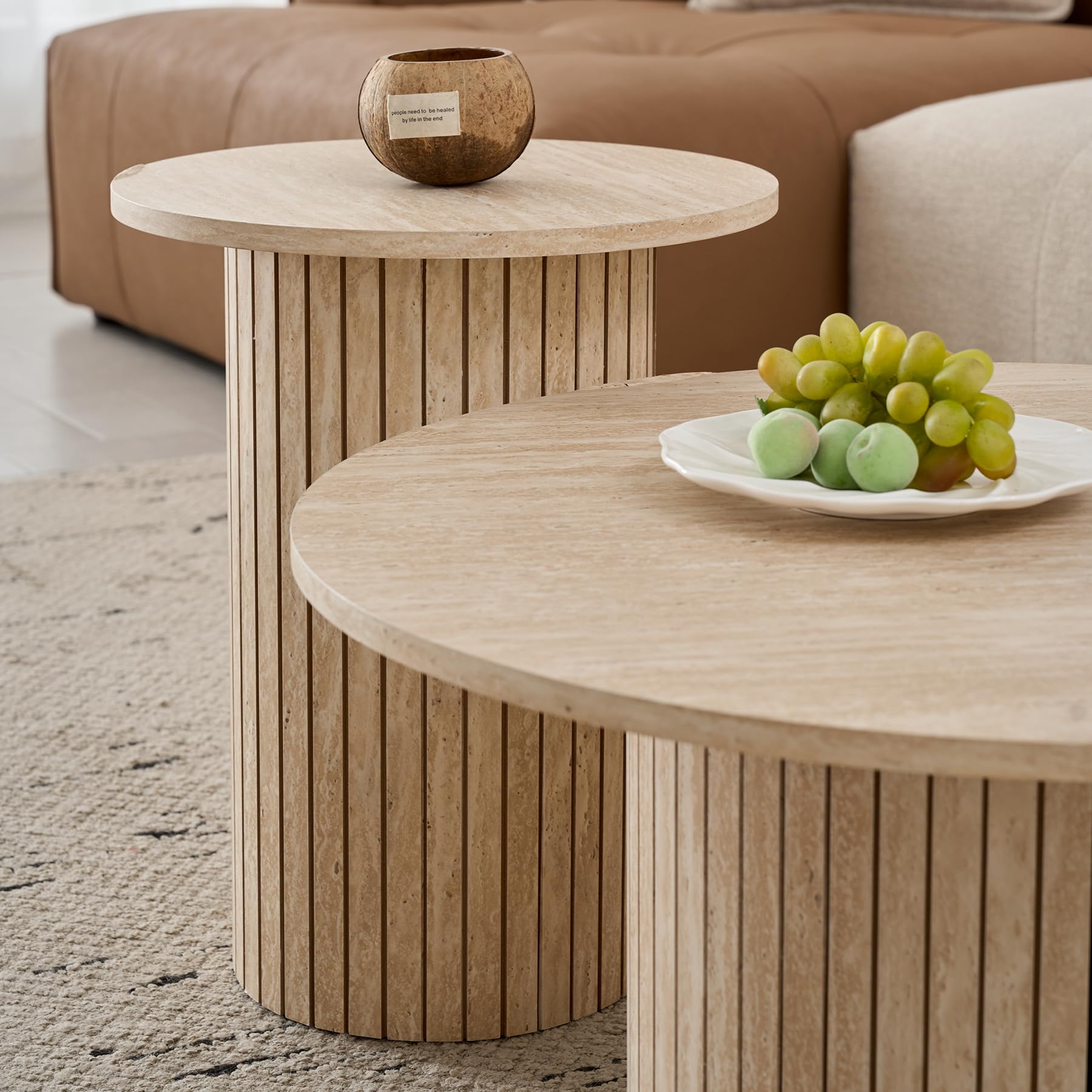 2er-Set runder Couchtische, Modernes Geriffeltes Trommel-Couchtisch-Set für Wohnzimmer, Schlafzimmer, Balkon und Büro (Travertin-Maserung, Hellgelb)