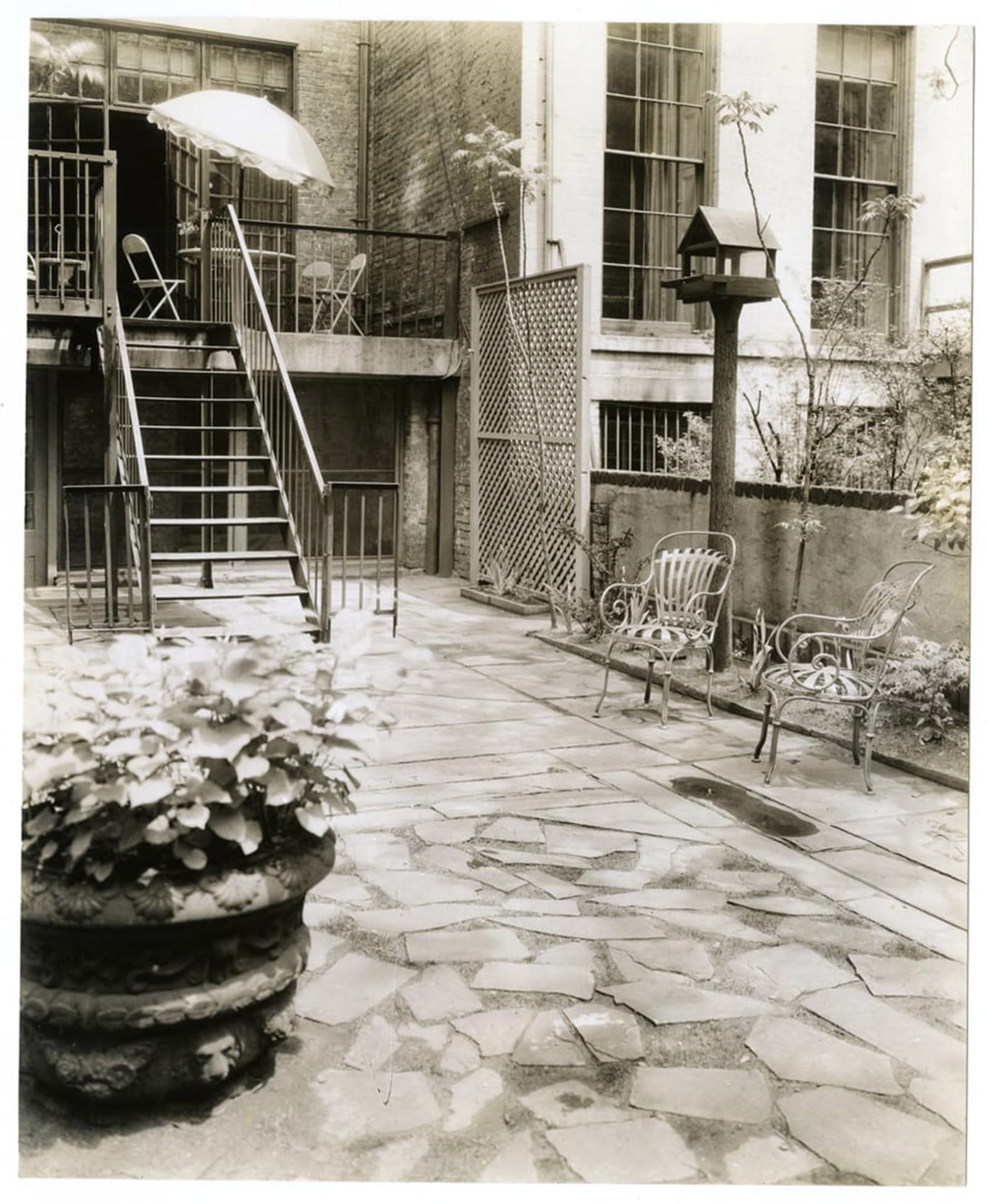 ARTXLXXBN Famous Prints Artwork Pictures Poster Painting Art Backyard Patio with Bird House by Jessie Tarbox Beals Artwork Landscape Pictures for Home Decor 60x90cm