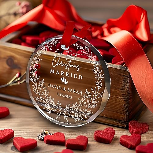 Miniatura 8 de Adorno personalizado de cristal casado de nuestra primera Navidad  Decoración de boda 2023, regalos de despedida de soltera, regalos de boda para
