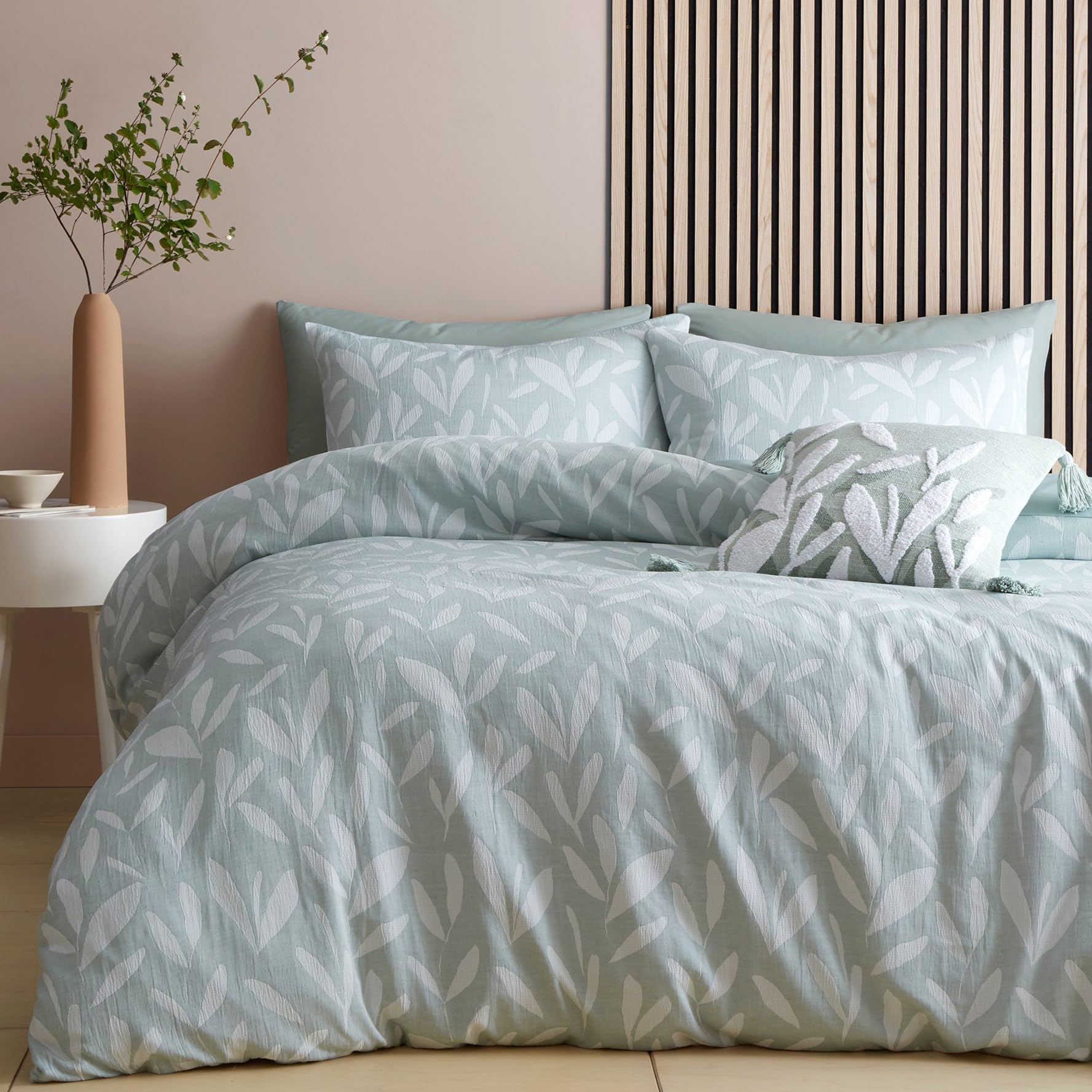 Appletree Green - Mint Jacquard Leaf Duvet Cover - King Bedding Size (230 X 220Cm) - Sustainable Recycled Polyester - 2 Pillowcases - White Leaves Bedding In - Floral Duvet Set