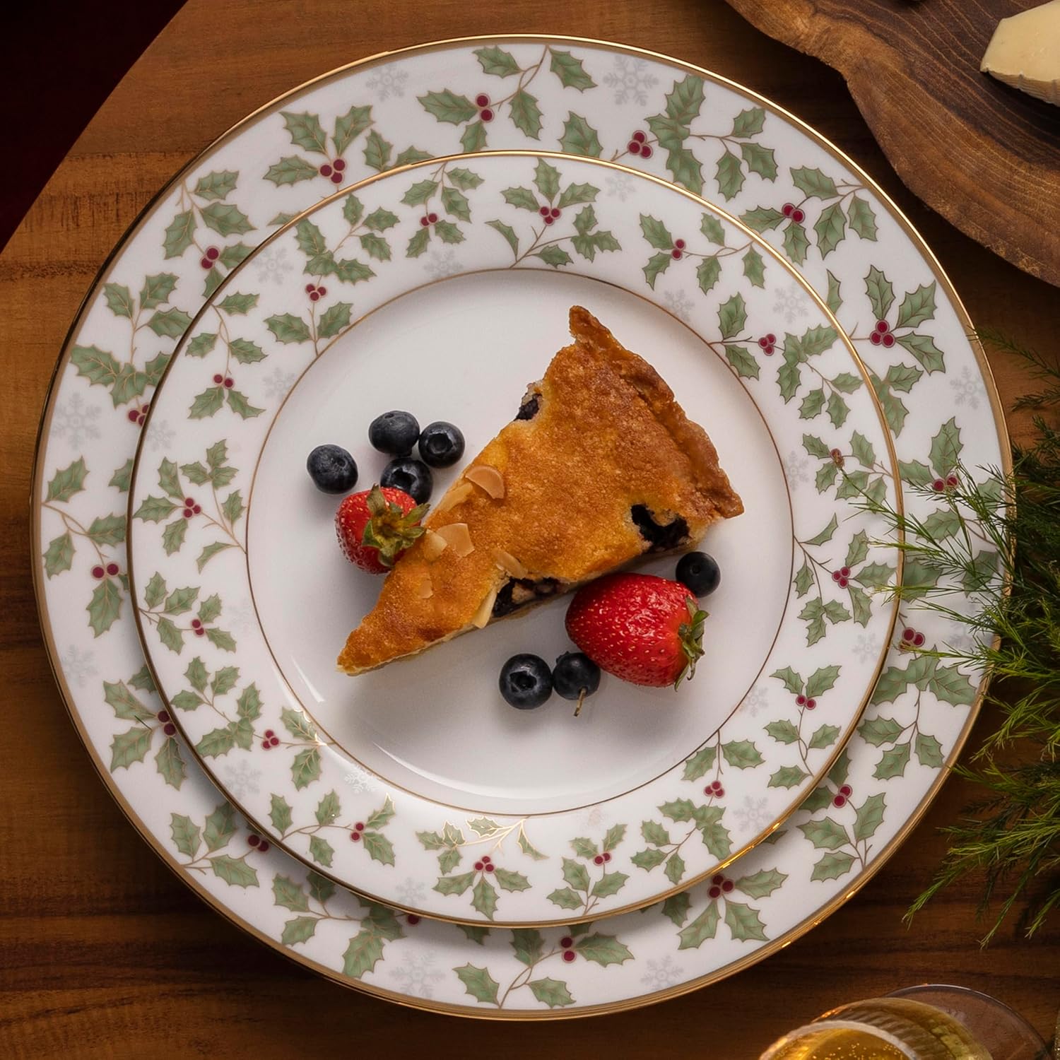 Noritake Holly and Berry Gold 12-Piece Dinnerware Set, Service for 4