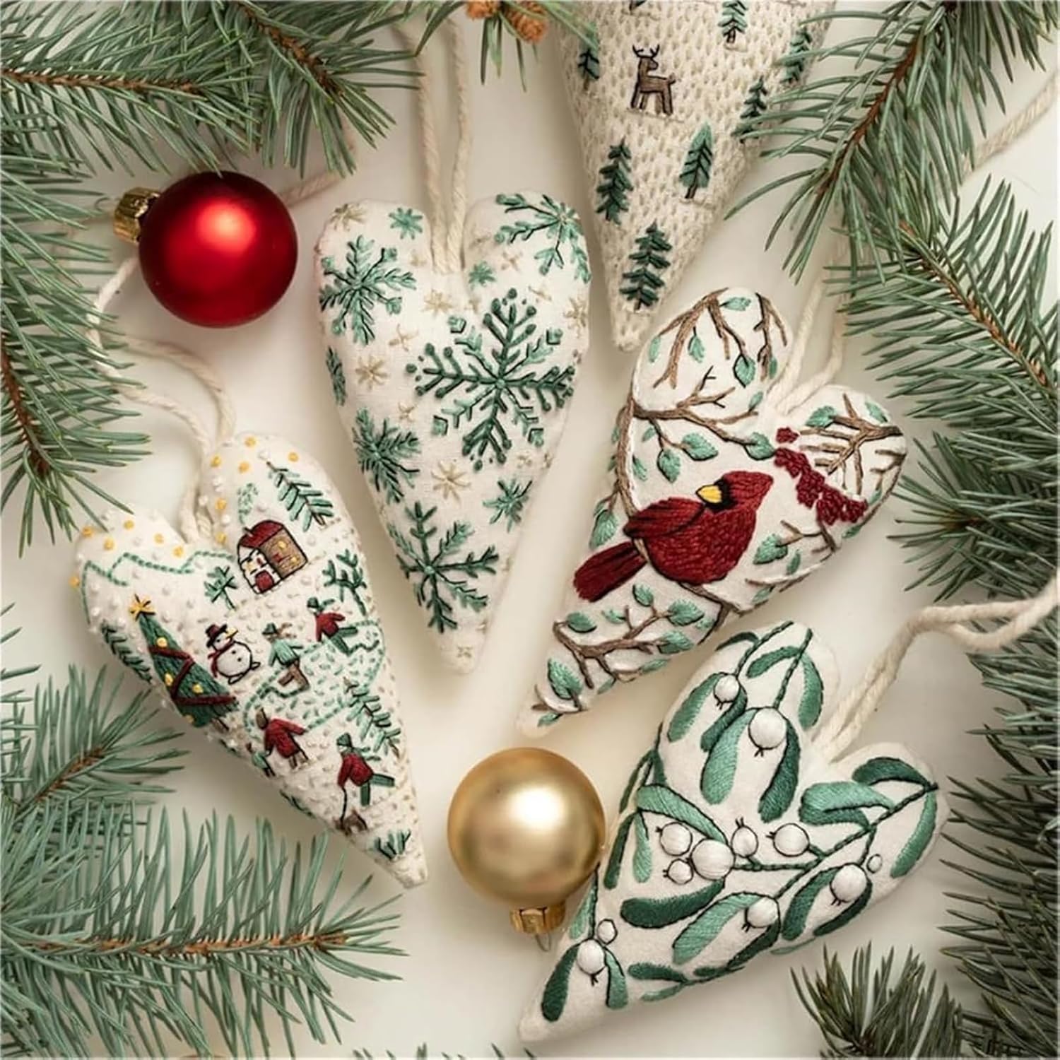 Christmas Embroidery Ornament Kit, DIY Heart-Shaped Hand Embroidery Cross Stitch Set, Beginner-Friendly Holiday Decor Craft for Xmas Tree Hanging & Gift-Giving (Finished Product)