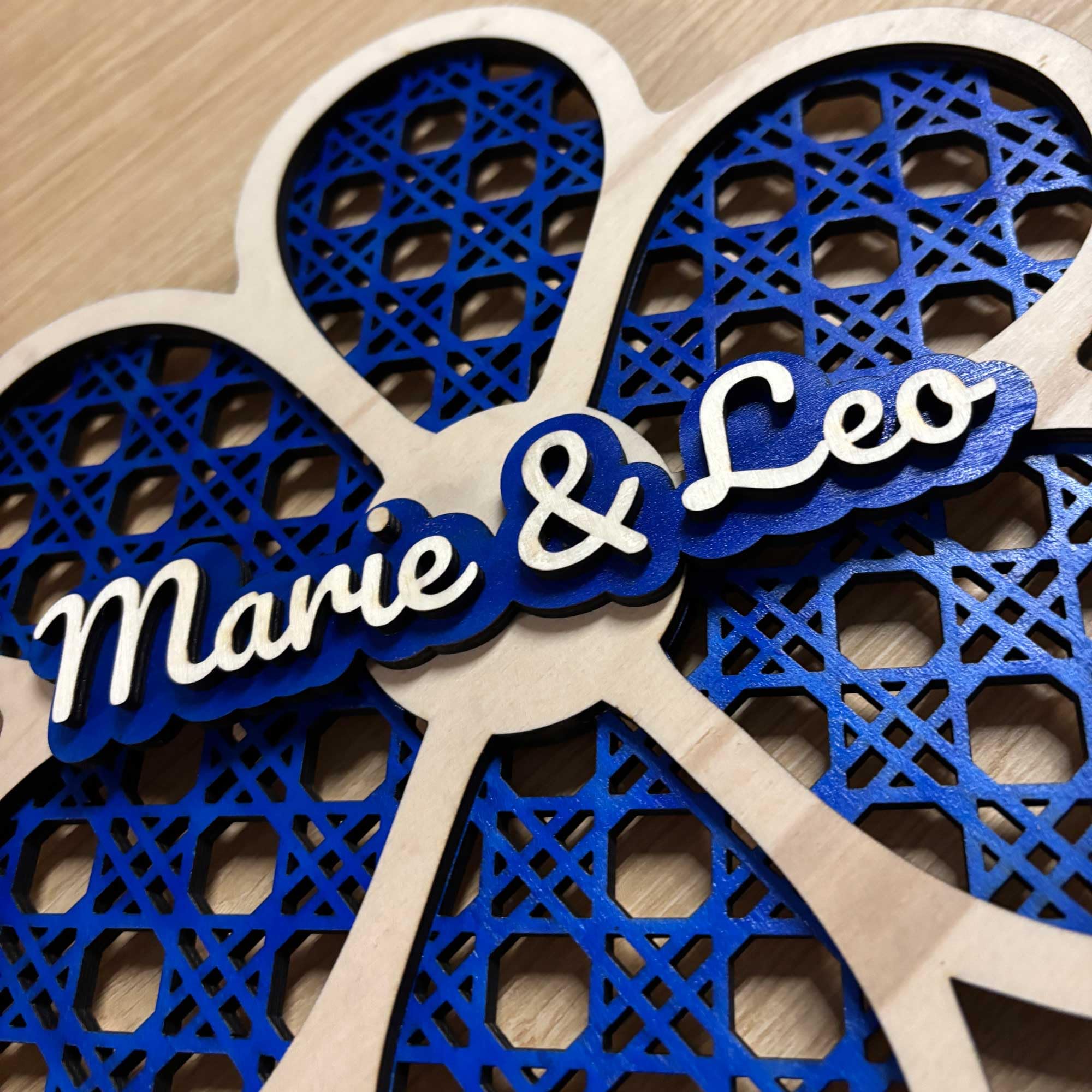 Prénom en bois personnalisé – Décoration murale fleur pour chambre bébé/enfant – Découpe laser, effet relief – 11 à 25 cm – Cadeau naissance – Made In France