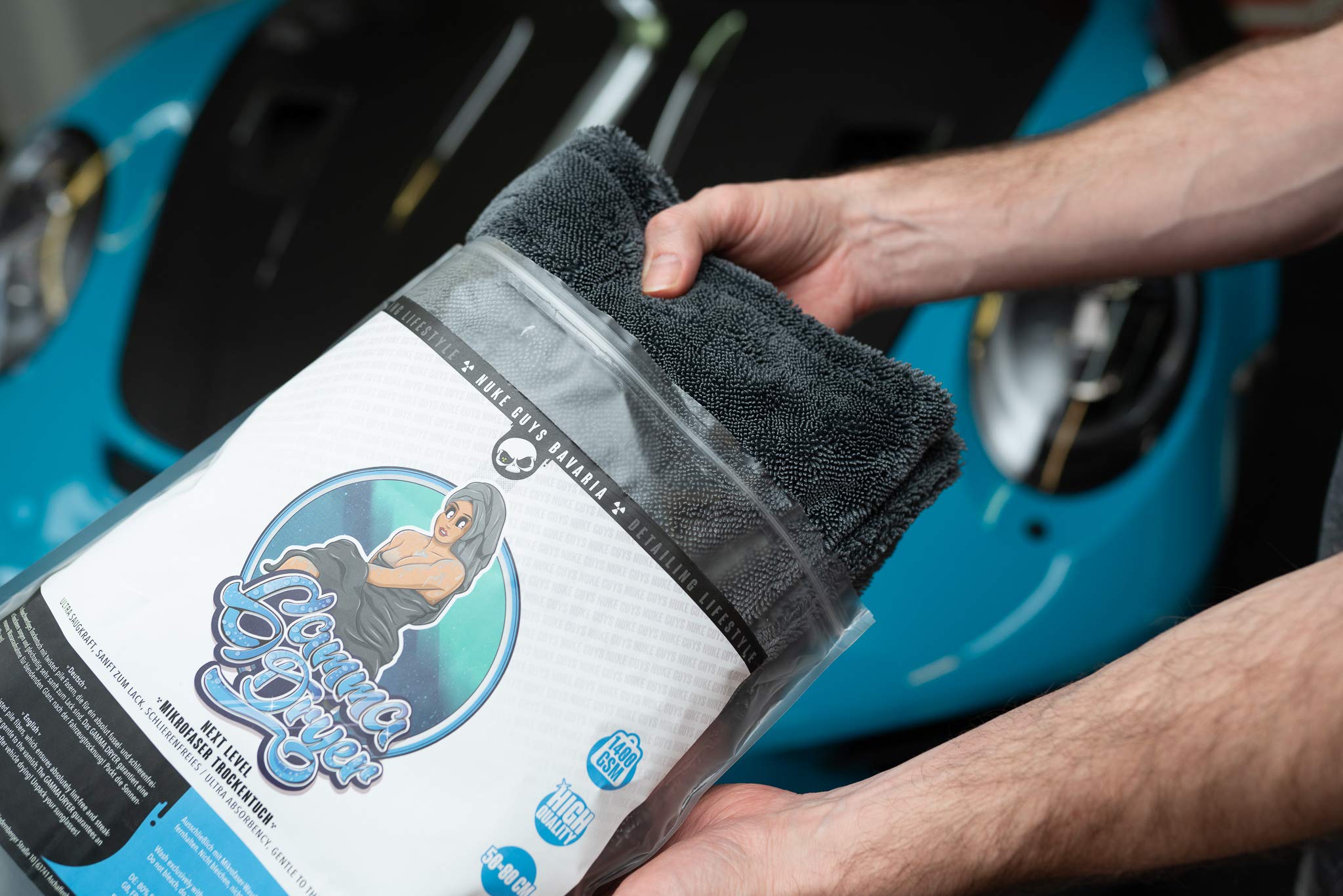 Nuke Guys Juego de Limpieza para el Coche para Principiantes – Cubo de Lavado con Rejilla para la Suciedad + champú para Coche Pink Cherry 0,5l + Esponja 3en1 + paño seco Gamma Dryer Twisted Pile XXL