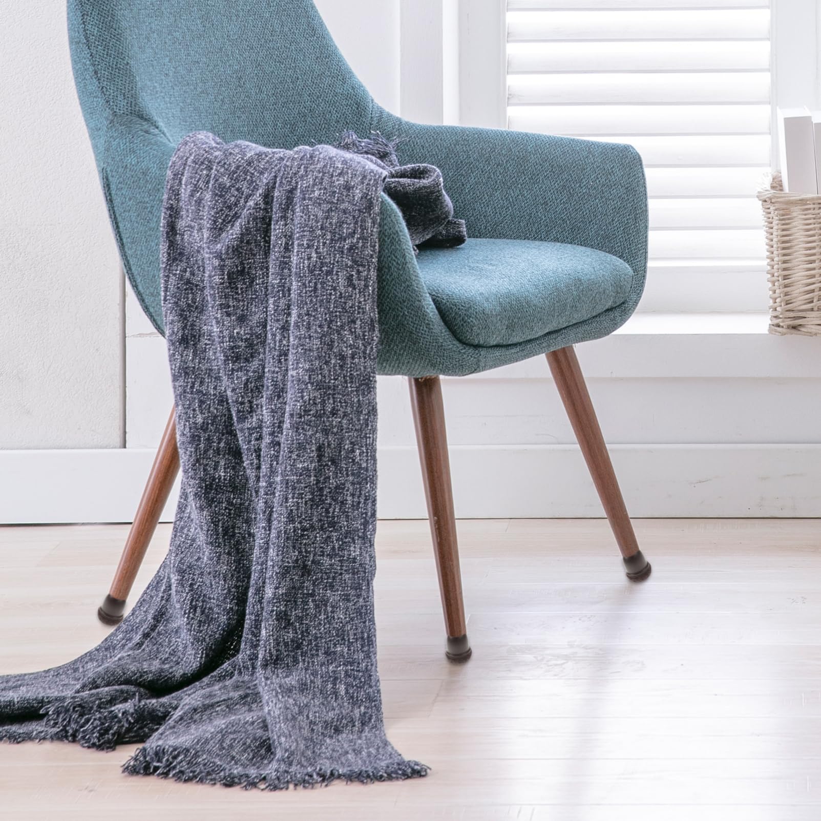 Fundas Protectoras para Patas de Mesa y Silla de 24 Piezas en Color Café, Material TPE y Fieltro, Fáciles de Poner y Antideslizantes para Sala y Dormitorio