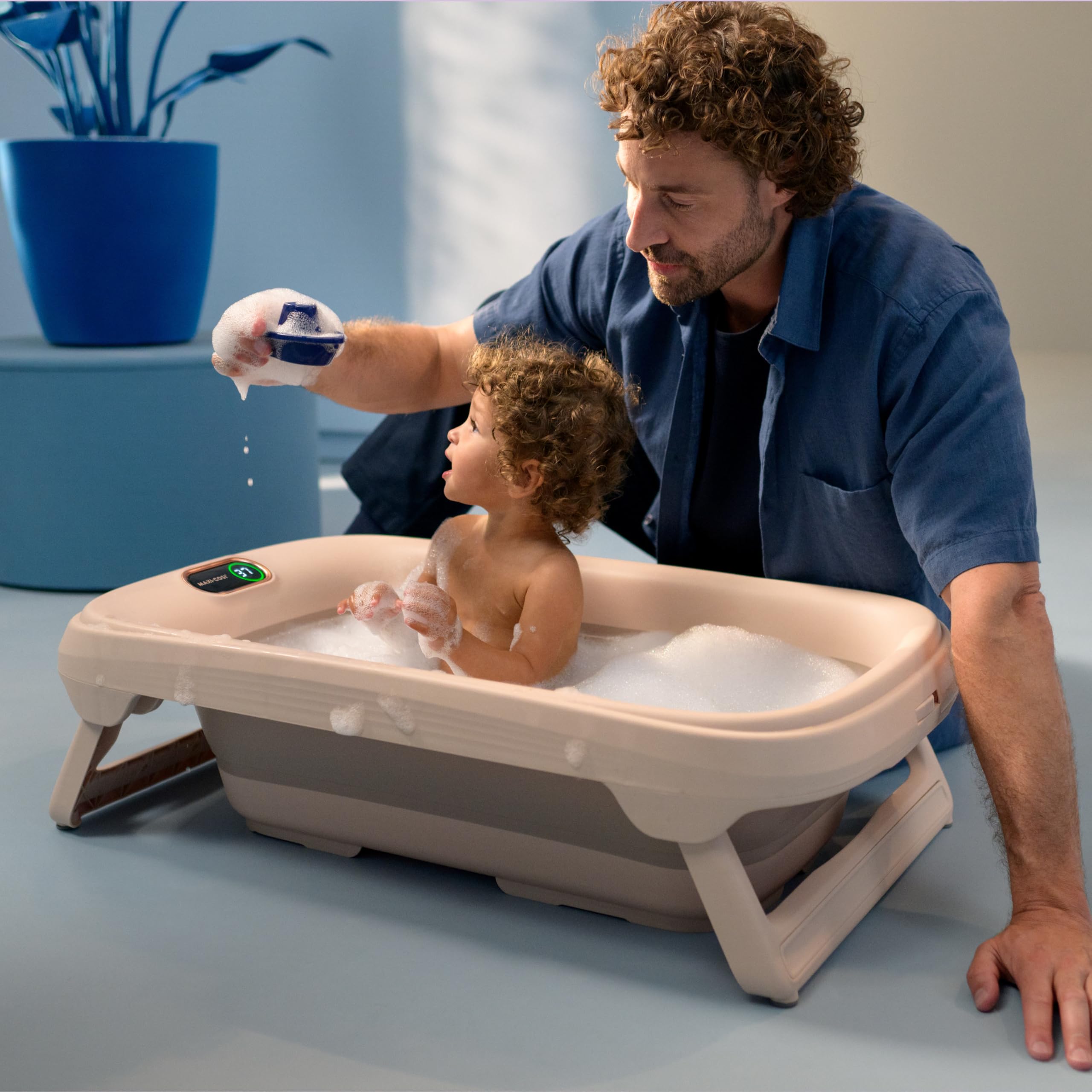 Maxi-Cosi Indigo Bañera Bebé Plegable, 0-4 Años, Bañera Niño Pequeño Espaciosa, Termómetro HighSense Integrado, Antideslizante, Gancho para Colgar Retráctil, Plegado Plano, Muted Terra