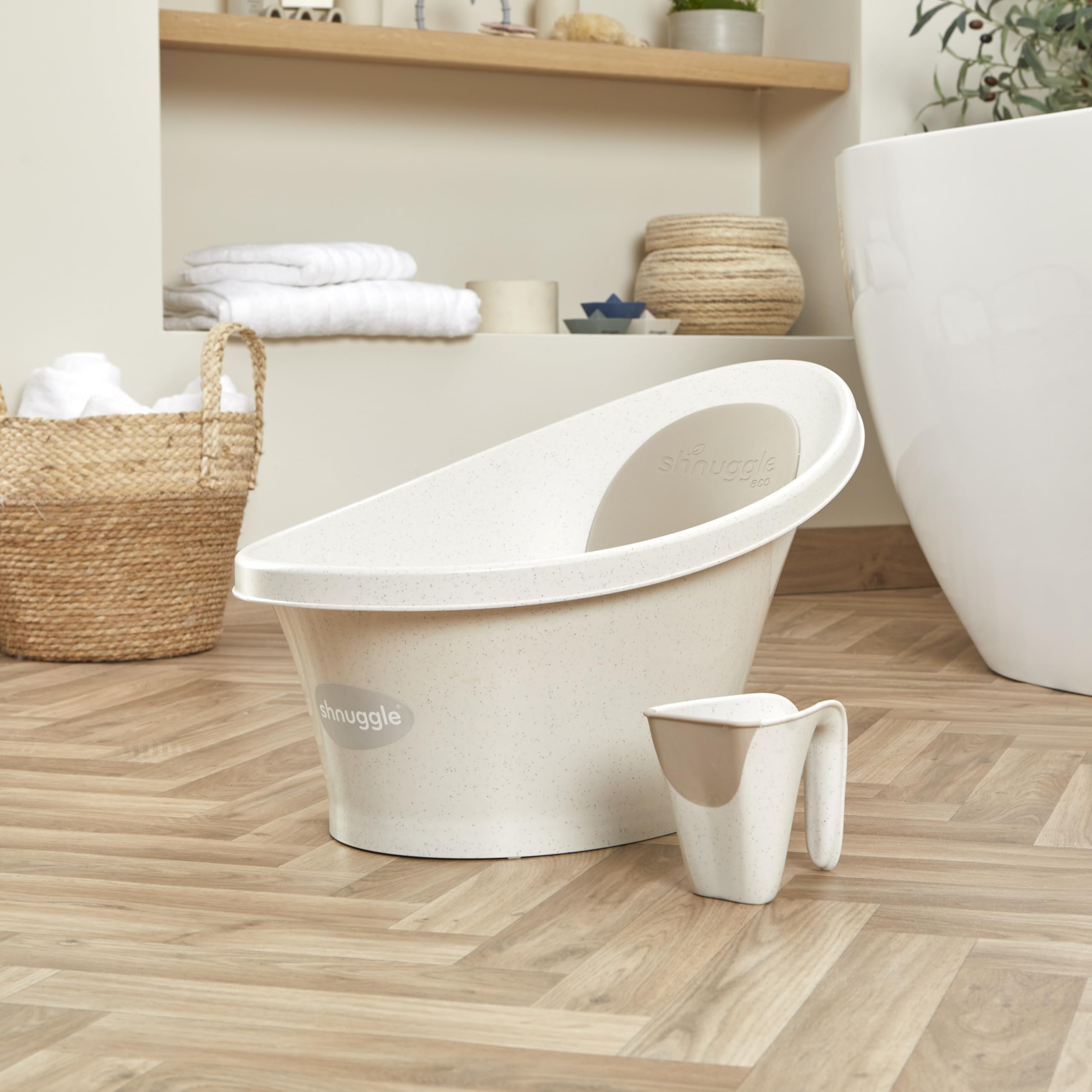 Shnuggle ECO - Bañera para bebé recién nacido | Material reciclado con refuerzo integrado y respaldo suave | Adecuado para recién nacidos | Incluye tapón de agua | Galletas y color crema