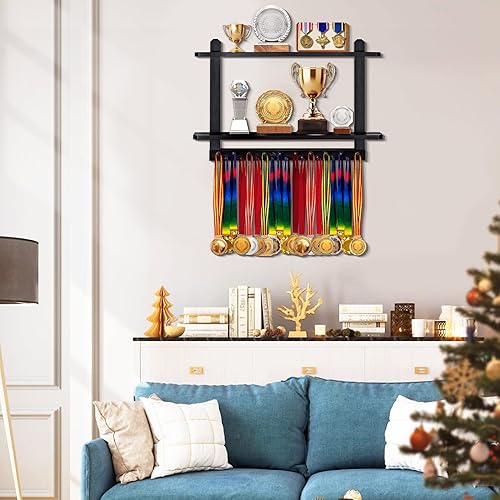 Miniatura 7 de LAVIEVERT Percha de madera para medallas y estante para trofeos, exhibición de carreras montada en la pared con estante de almacenamiento de 2