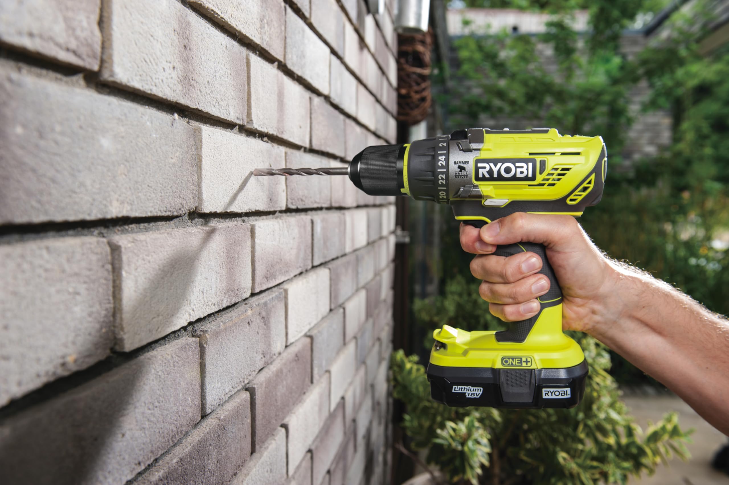 Ryobi Kit Trapano a Percussione e Smerigliatrice 18V ONE+ con 2 Batterie (4.0Ah e 2.0Ah), Caricatore, Avvitatore 50 Nm con Mandrino in Metallo, Flex con Disco 115 mm, Borsone, R18PDAG-242S