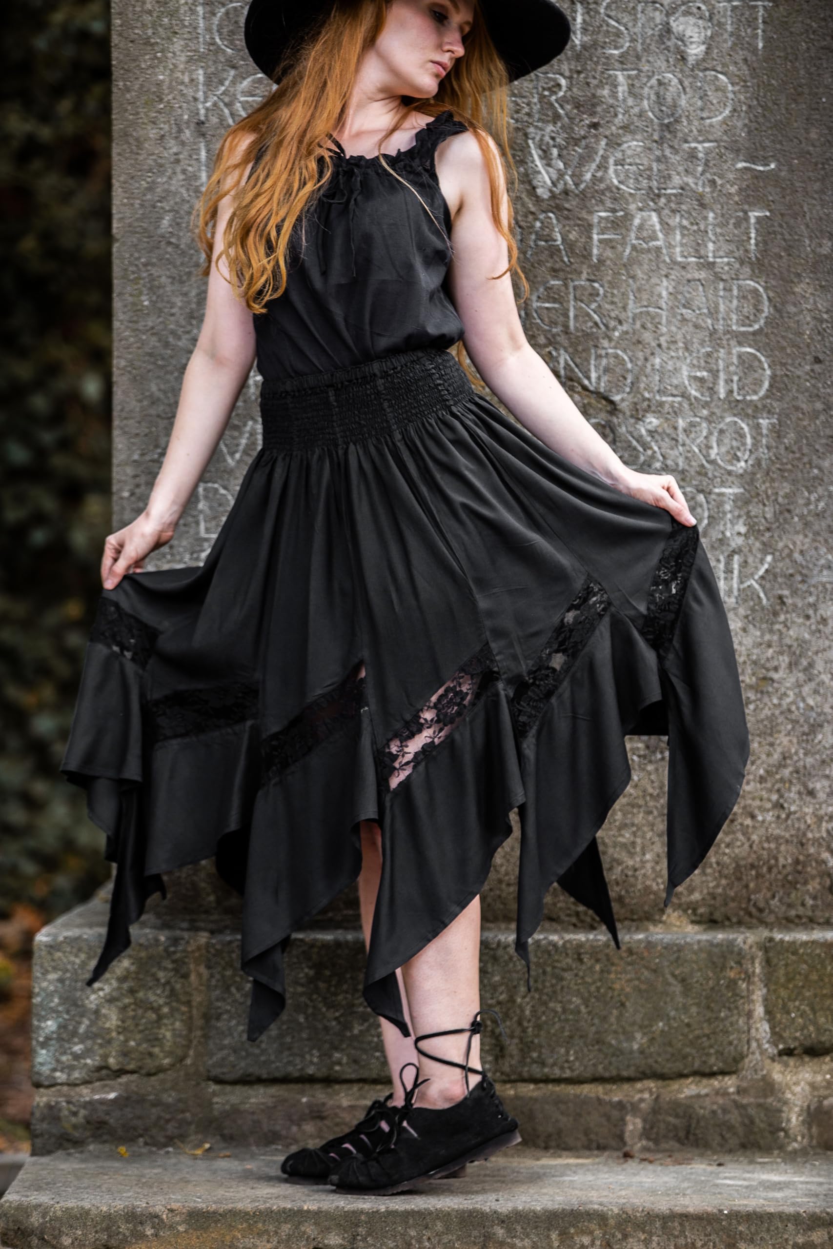 Leonardo Carbone® Damen Rock Hexenrock Selena | Elastischer Bund | Asymmetrischer Saum | Karneval, Halloween, Cosplay, LARP, Mittelalter, Gothic, Kostüm | 100% Viskose Schwarz 2XL