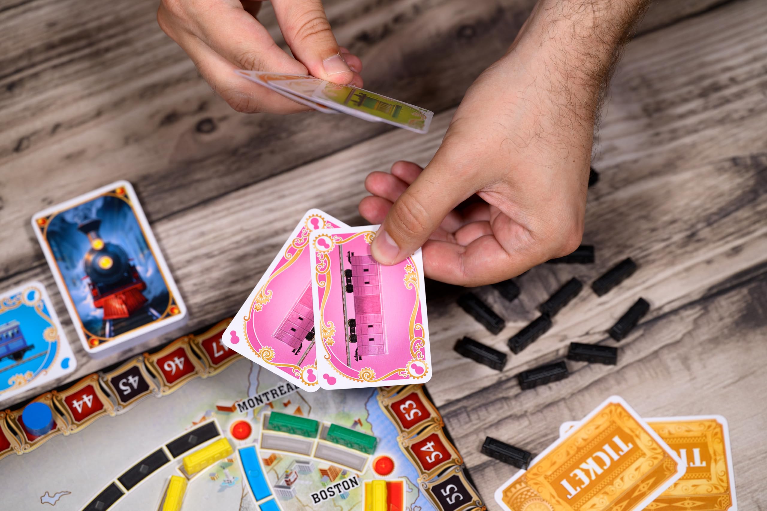 Asmodee - Ticket to Ride Neue Version, Brettspiel Abenteuer Eisenbahn, Spaß für Familien und Freunde, 2-5 Spieler, 8+ Jahre, italienische Ausgabe