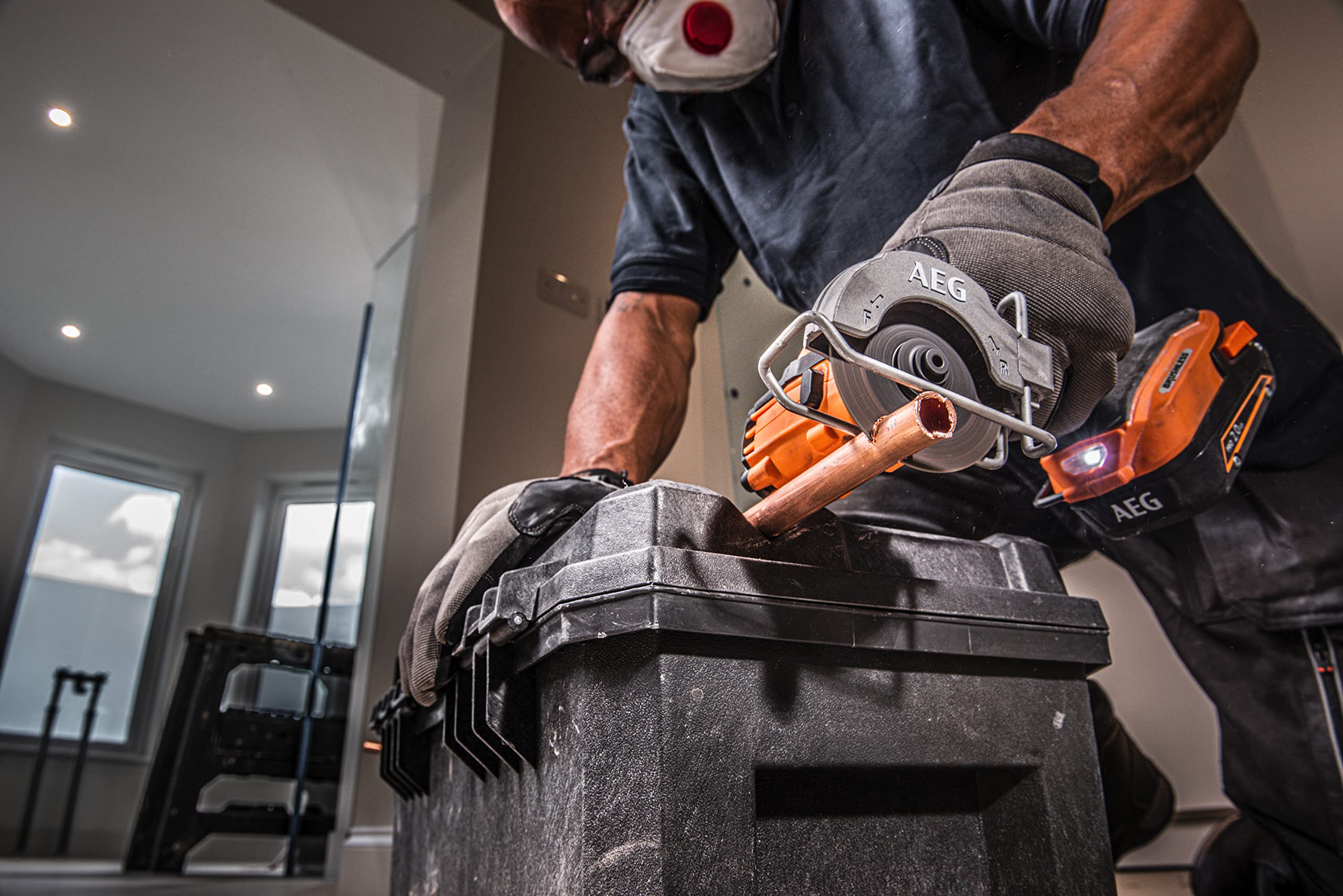 AEG BMMS18SBL-0 Smerigliatrice SubCompact 18V Brushless, Batteria Non Inclusa, Eroga Fino a 20.000 g/min, Peso di 1.2 Kg con Batteria 2.0Ah, Diametro Disco 76 mm, Massima Capacità di Taglio 16 mm
