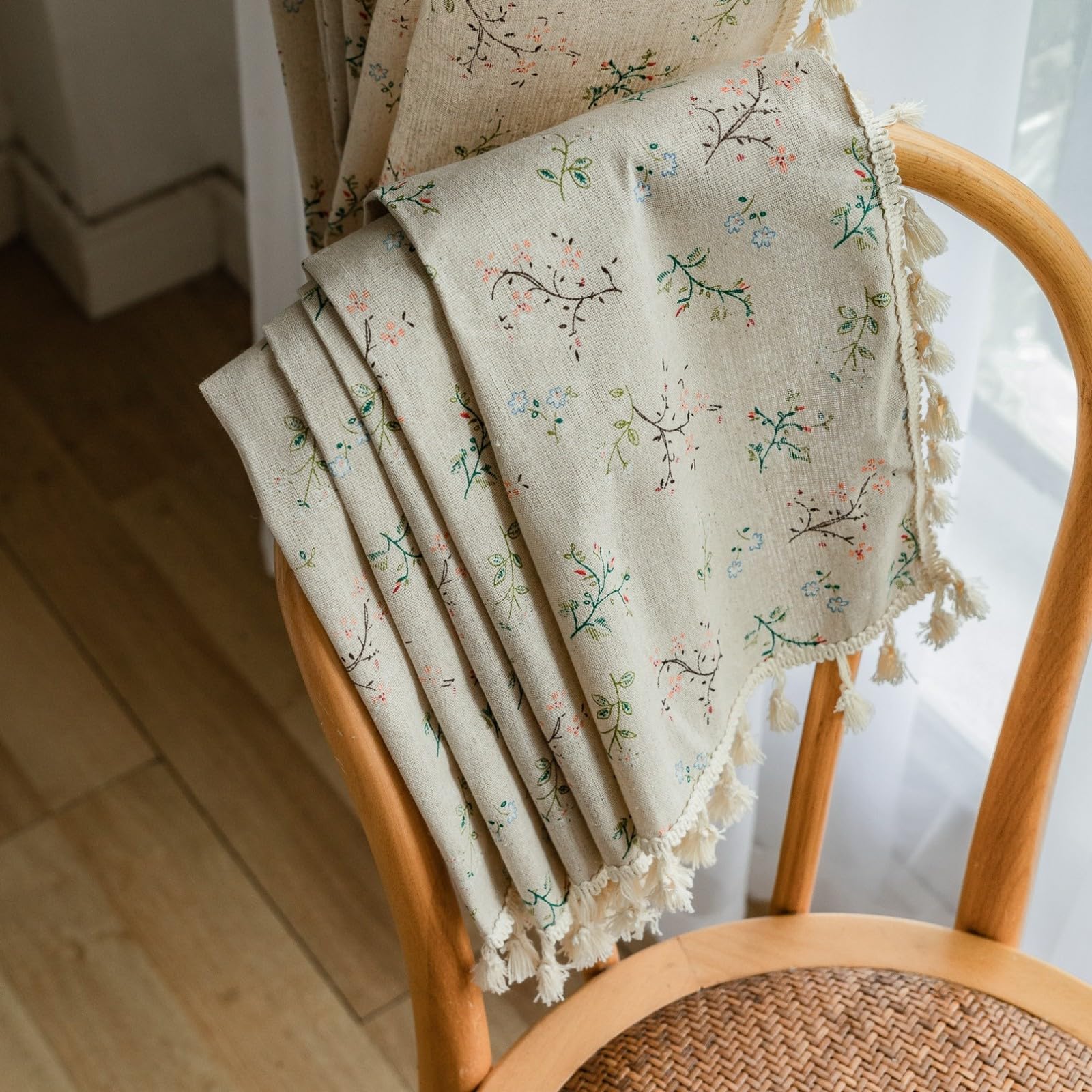 A.Monamour Rideau Voilage Passe Tringle Semi Occultant Opaque Coton Lin Floral Rural Boho Décoration Fenêtre Court Rideau de Porte avec Glands à Pompons pour Salon Chambre Cuisine, 1 Panneau