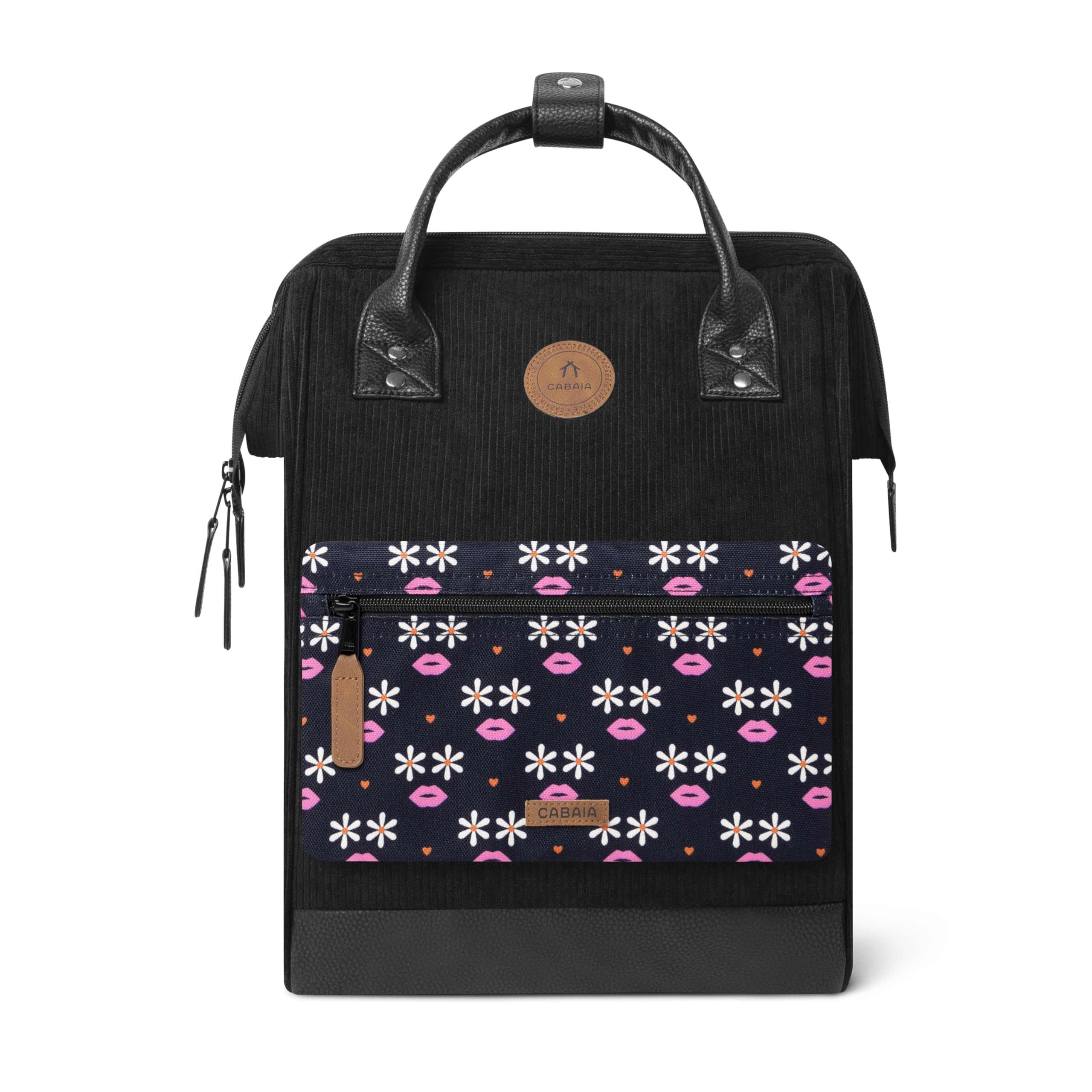 Cabaïa - Zaino Adventurer Brighton - Medium 18L - Idrorepellente - scomparto per PC fino a 13″ - 2 tasche intercambiabili - Vegan certificato - Zaino da viaggio, lavoro e scuola - Nero | Adventurer Collection, lo zaino che si adatta a ogni aspetto della v