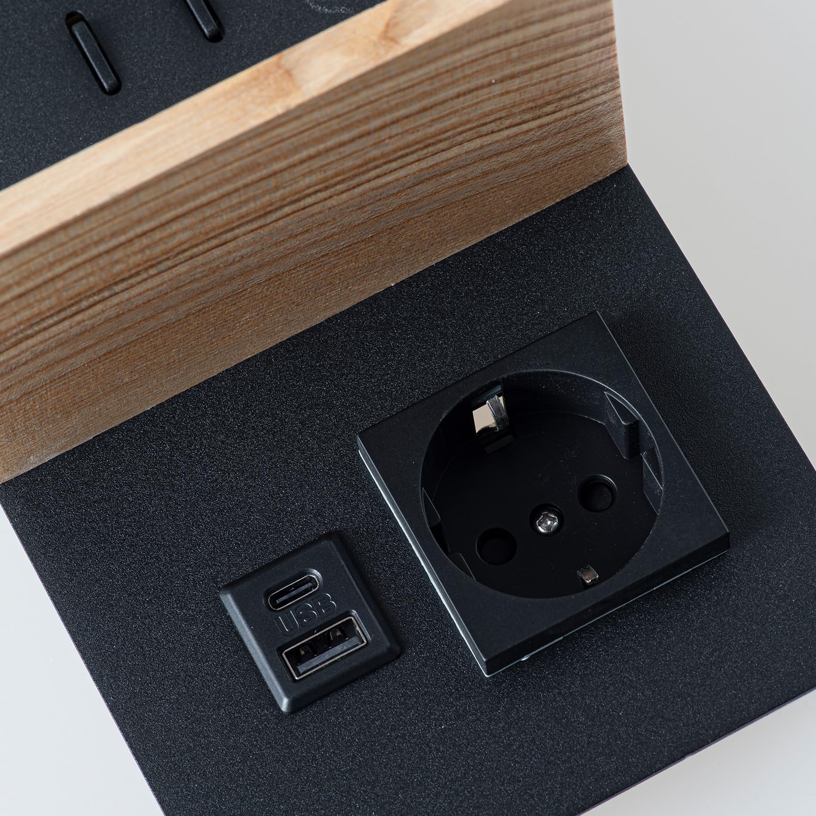Alpinaluz Schwarze Wandleuchte mit schwenkbarem Leselicht, 3 W und Umgebungslicht, 6 W, 2800 K, USB-Ladeanschluss A+C, Schuko-Stecker und Holzregal für Schlafzimmer und Kopfteil