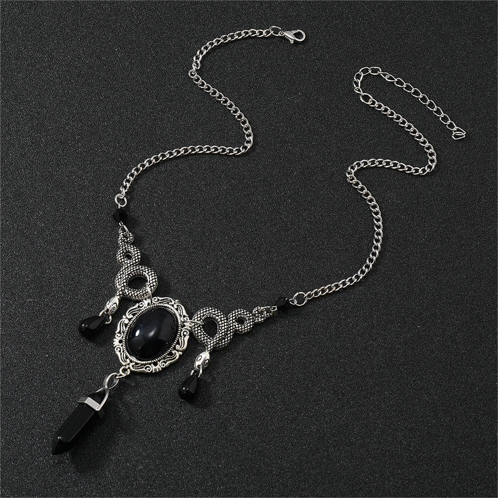 Pendentif Serpent Gothique en Métal : Évitez les Bijoux Fragiles