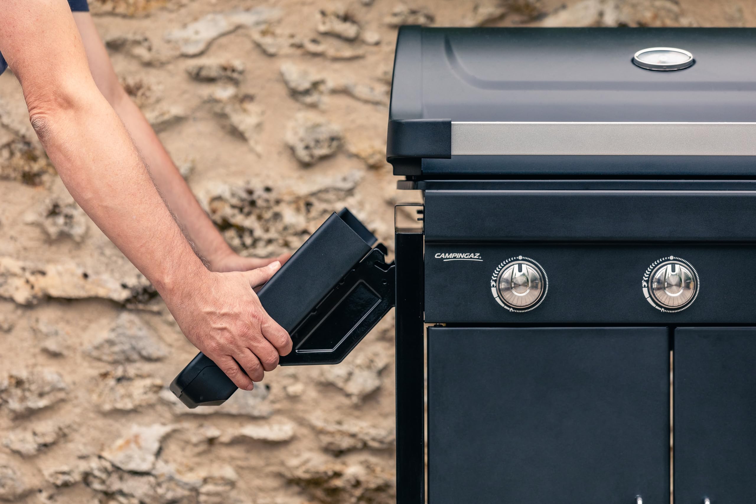 Campingaz Compact 3 L Barbacoa de gas | BBQ con 3 quemadores de acero aluminizado | tapa con termómetro | bandeja recogegrasas y 2 mesas laterales plegables | potencia de 7,5 kW