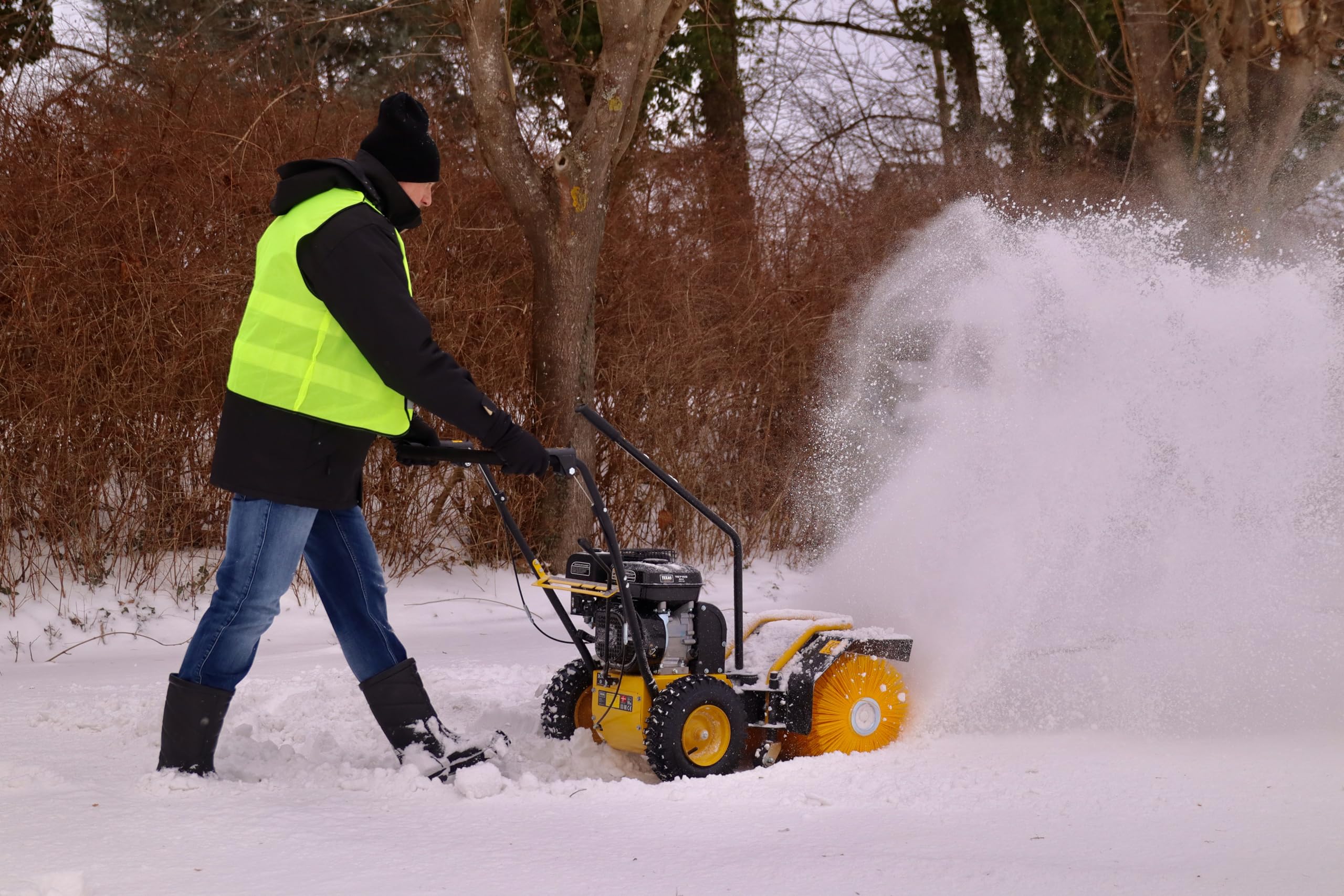 Texas Handy Sweep 650TG 212ccm Kehrmaschine Benzin Schneefräse Schneeräumer Motorbesen mit Antrieb Radantrieb | 60cm | 5,7PS | 4Takt | 3xVor.1xRück.