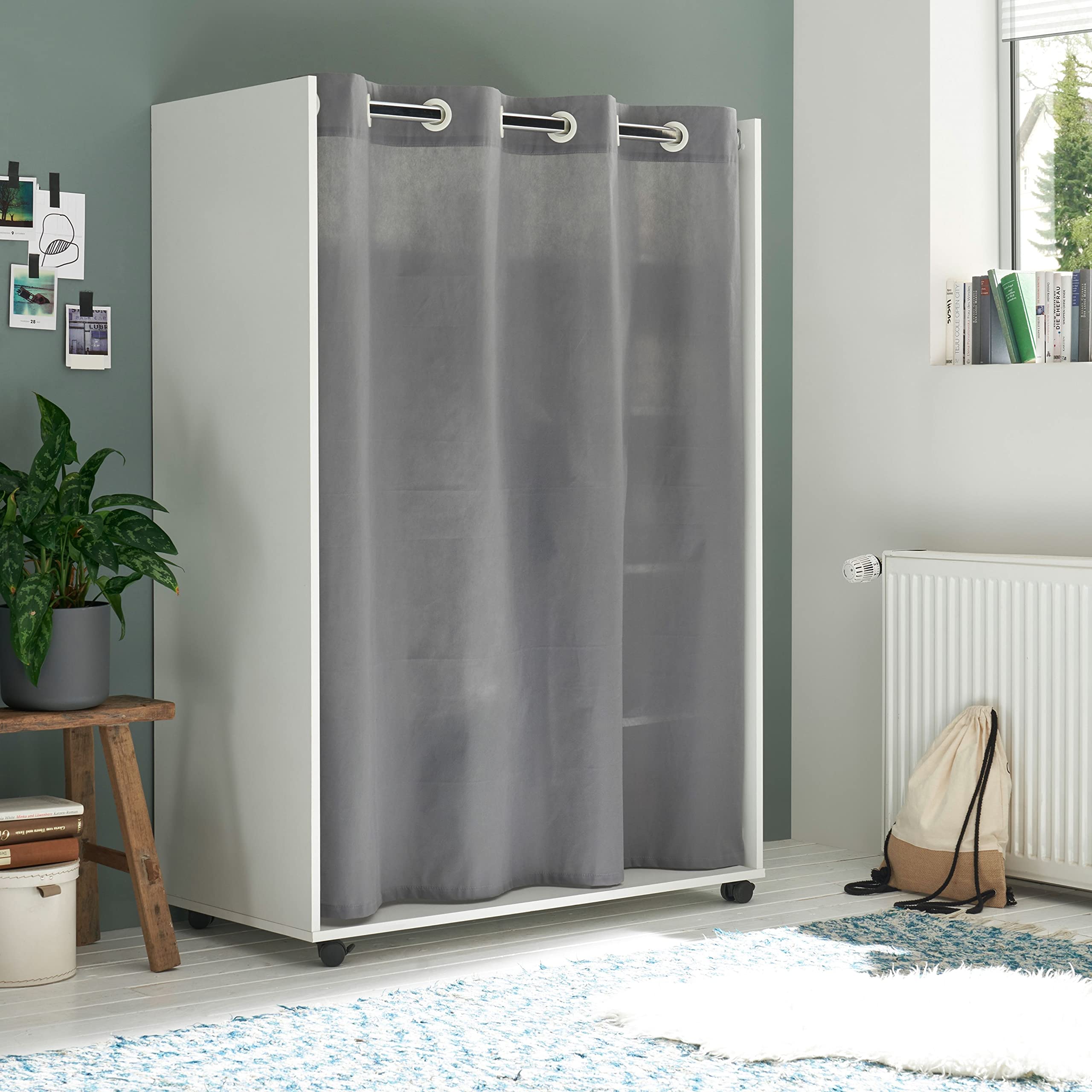 Stella Trading JENKE Mobiler Kleiderschrank auf Rollen, Weiß mit Stoffvorhang - Vielseitiger Allzweckschrank mit cleverer Inneneinteilung - 100 x 145 x 50 cm (B/H/T)