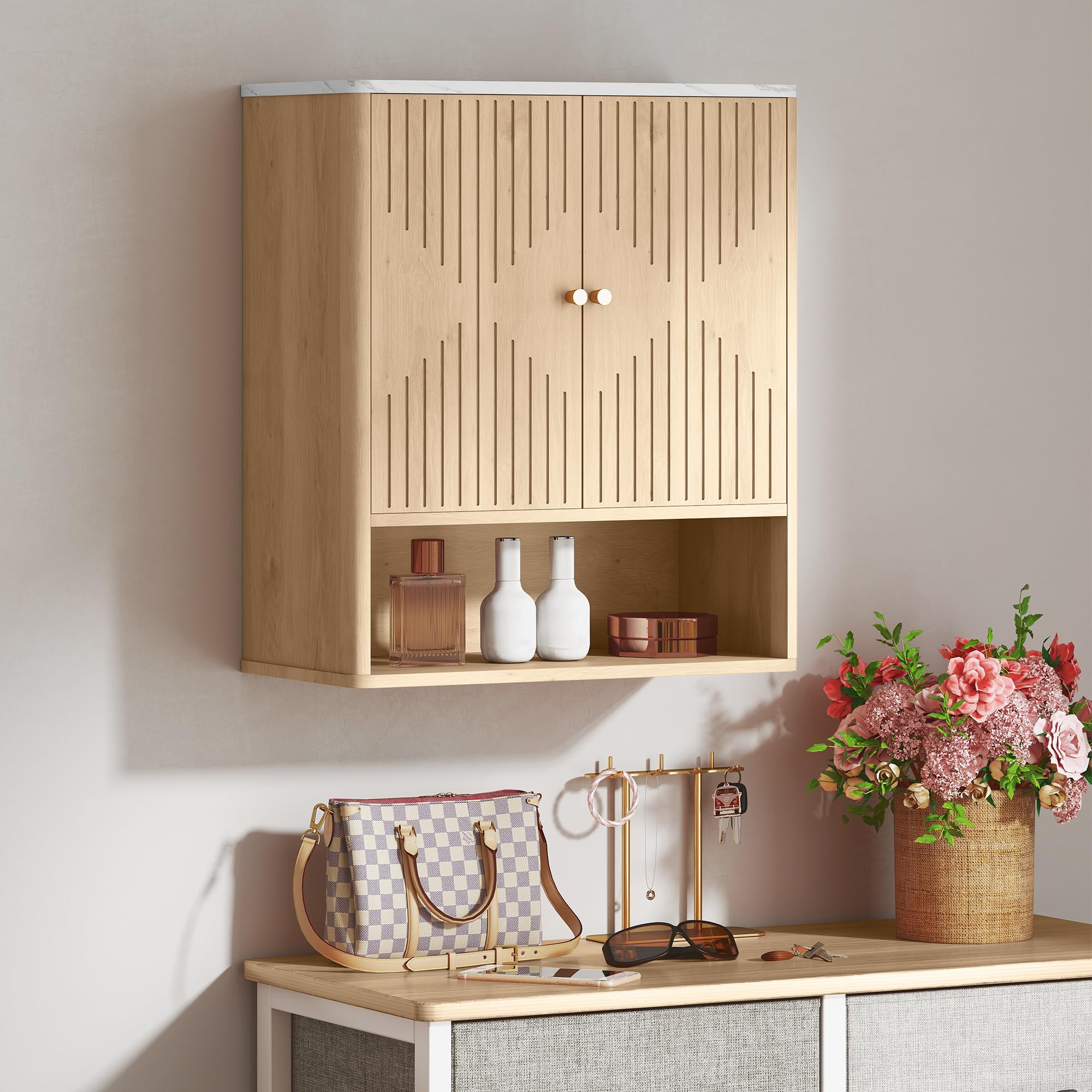HOMCOM Armoire Murale de Salle de Bain, Meuble de Rangement avec Compartiment Ouvert et étagère réglable, Meuble Haut de Salle de Bain Portes à Motifs en Forme de sablier, 60 x 18 x 70 cm, chêne
