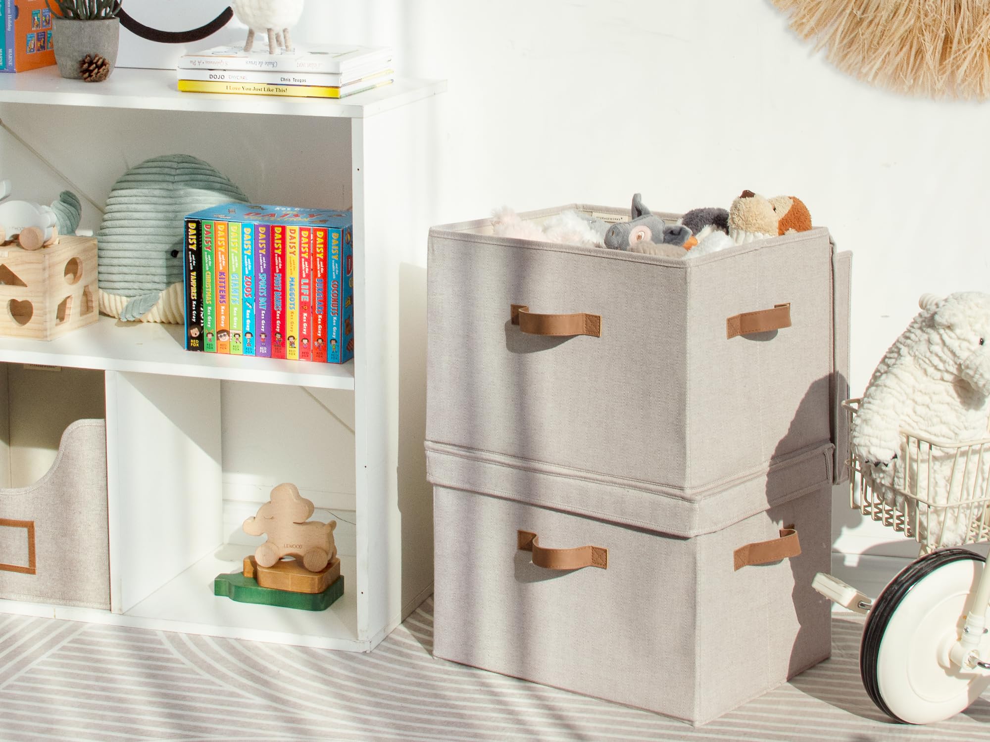 StorageWorks Scatole con coperchio, contenitori large per scaffali, cesti decorativi in tessuto con manici per organizzare vestiti e armadi 43 x 32 x 29 cm, marrone, confezione da 2
