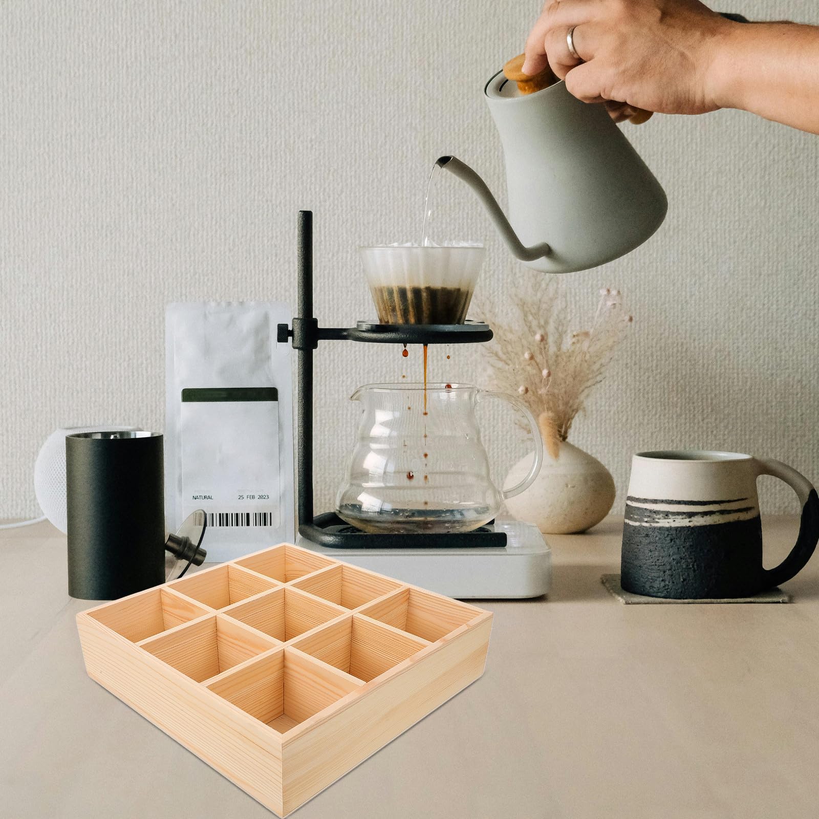 Caja de Madera Beige 9 Compartimentos para Almacenamiento y Organización de Bolsitas de Té y Paquetes de Azúcar, Resistente y Adecuado para Cocina o Patio