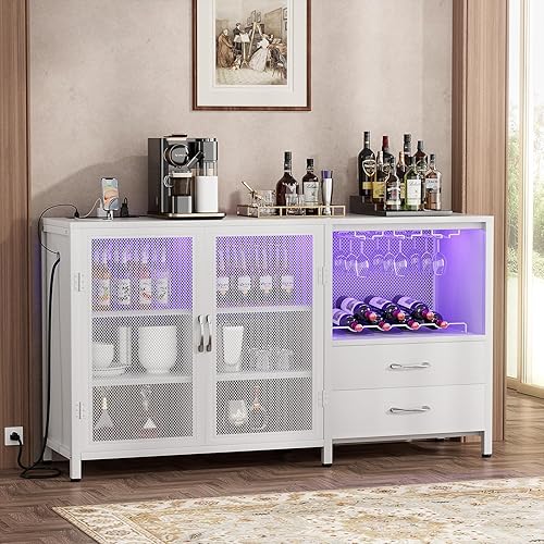 Aheaplus Armario para bar de vinos con luces LED y tomacorrientes, gabinete de vino de granja para licor y vasos, aparador industrial con estantes