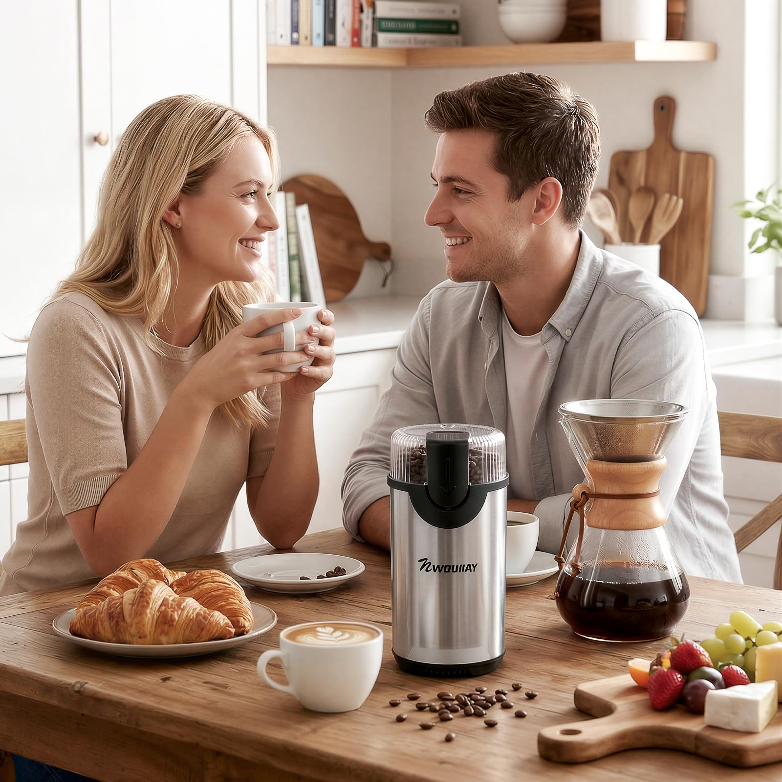 Macinacaffè Elettrico 300W Capacità 80g e Lama in Acciaio Inossidabile Macinacaffè Versatile, Adatto per Macinare Chicchi di Caffè, Spezie Facile da Usare e Pulire Perfetto per Casa o Viaggi