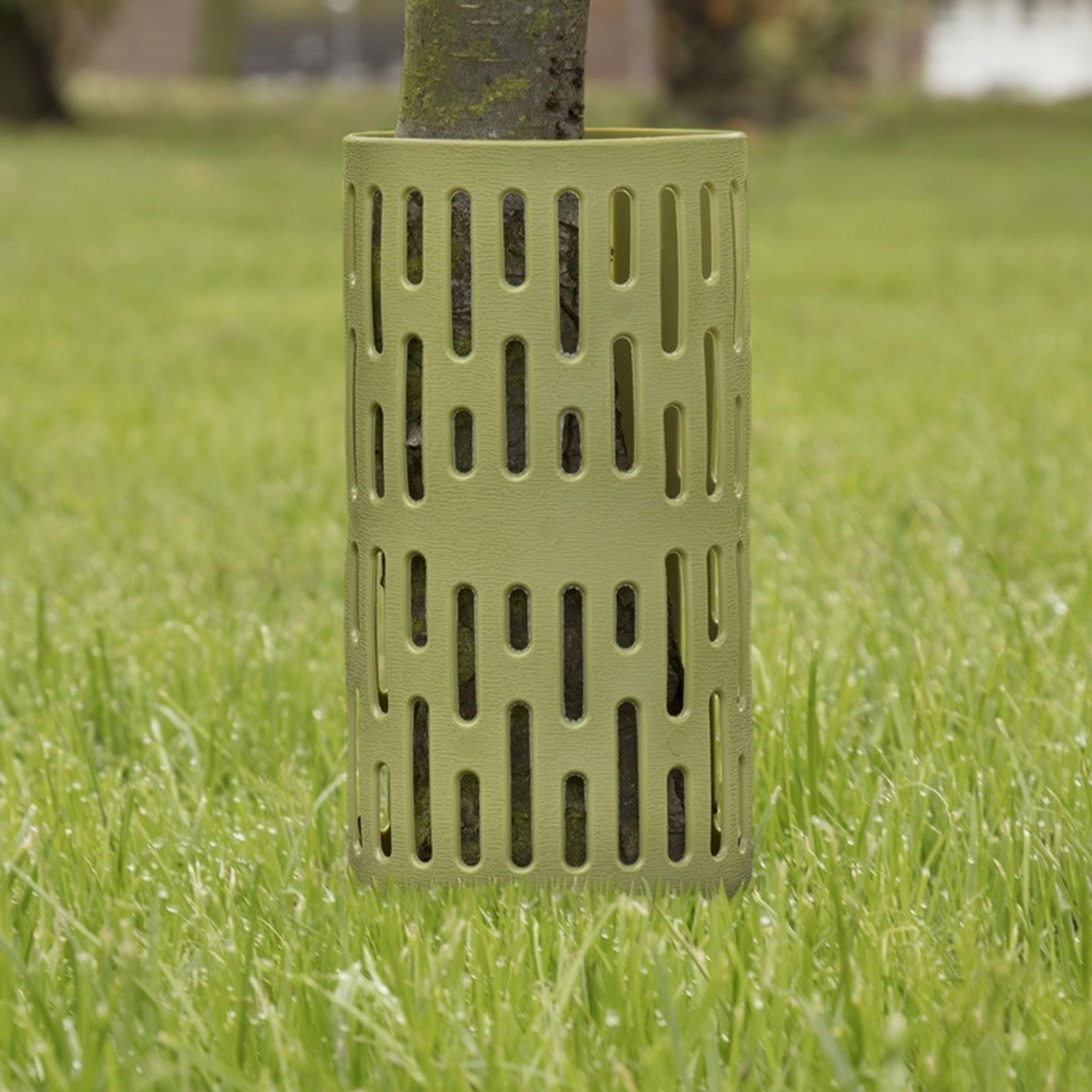 Shop4allsorts Pack Of 3 Green Plastic Tree Guards - Tree Trunk Plant Protector - Plant Cover For Young Trees And Saplings - 33cm x 20cm - Clip On Adjustable Guards.