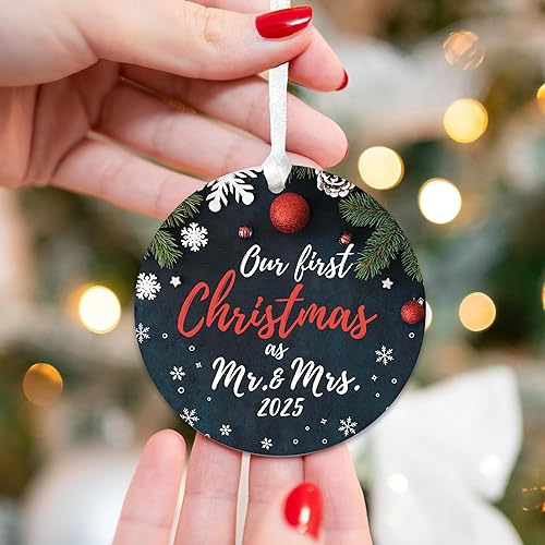 Vista 14 de Adorno de boda con texto en inglés «Our First Christmas Married Ornament» 2024, regalo de boda para el señor y la señora, adorno de Navidad