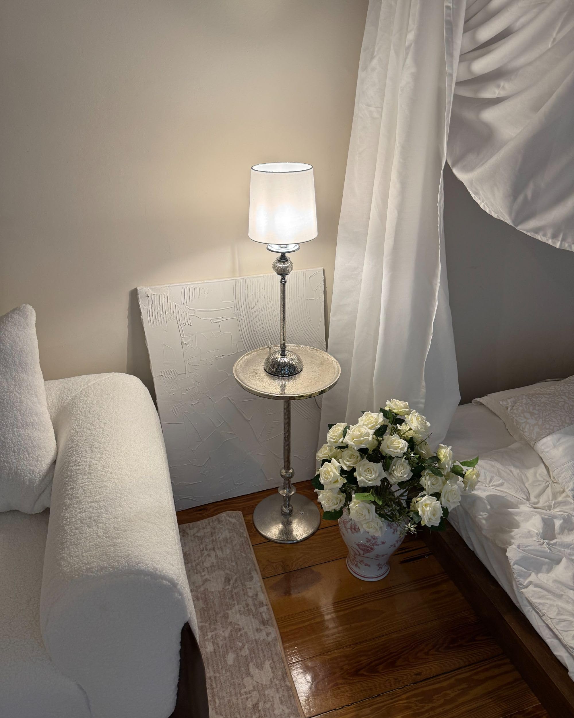 Elegante Tischlampe Lampenschirm aus Polyester Lampenfuß aus Glas weiß Kubena
